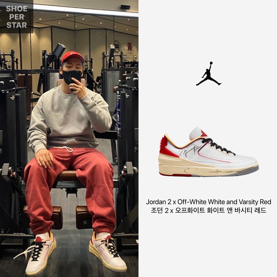 Jordan 2 x Off-White Retro Low SP White and Varsity Red, Jordan 1 x Travis Scott x Fragment Retro High OG SP Military Blue 착용 스타일 - 2