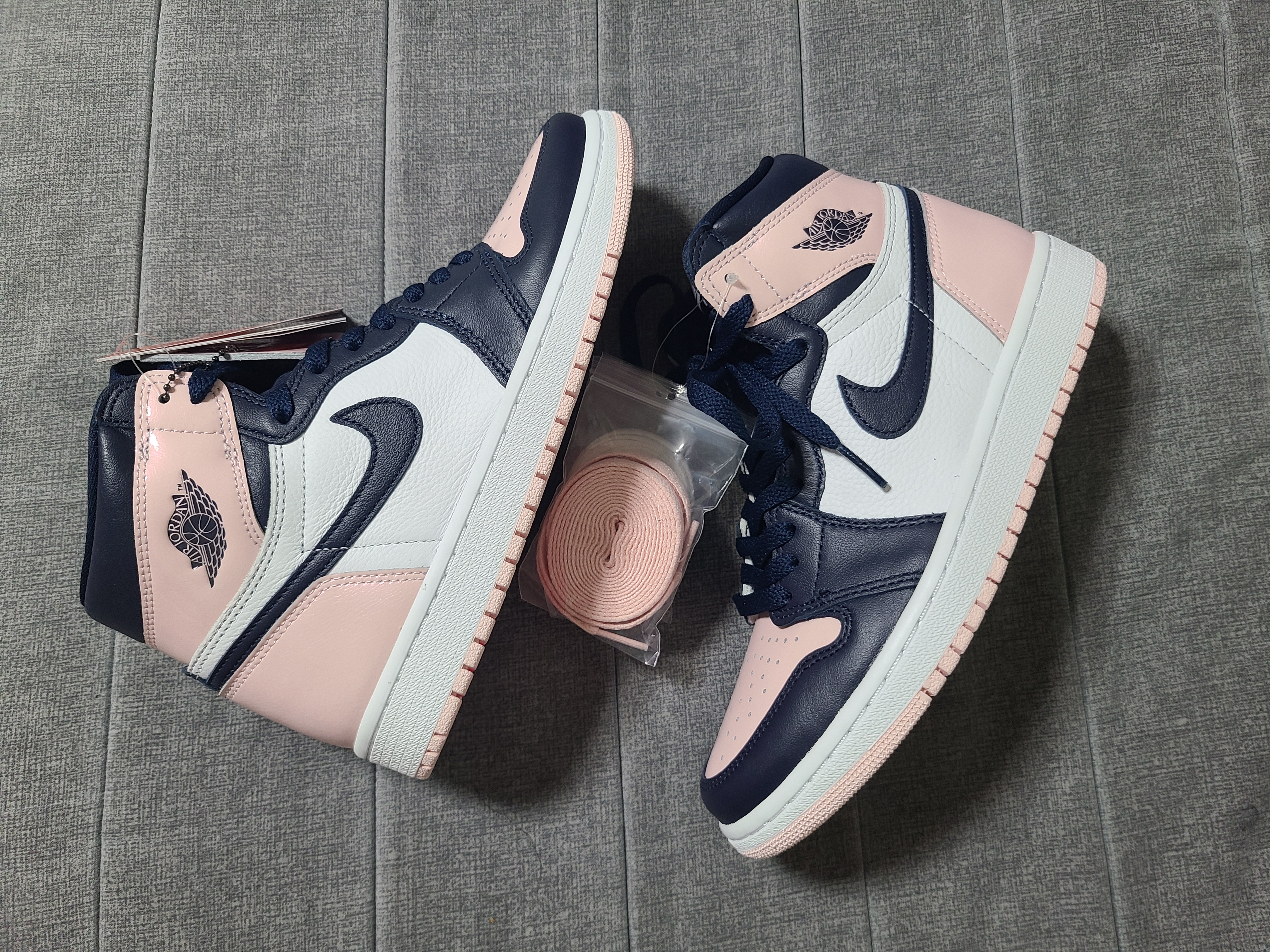 (W) Jordan 1 Retro High OG Atmosphere 착용 스타일