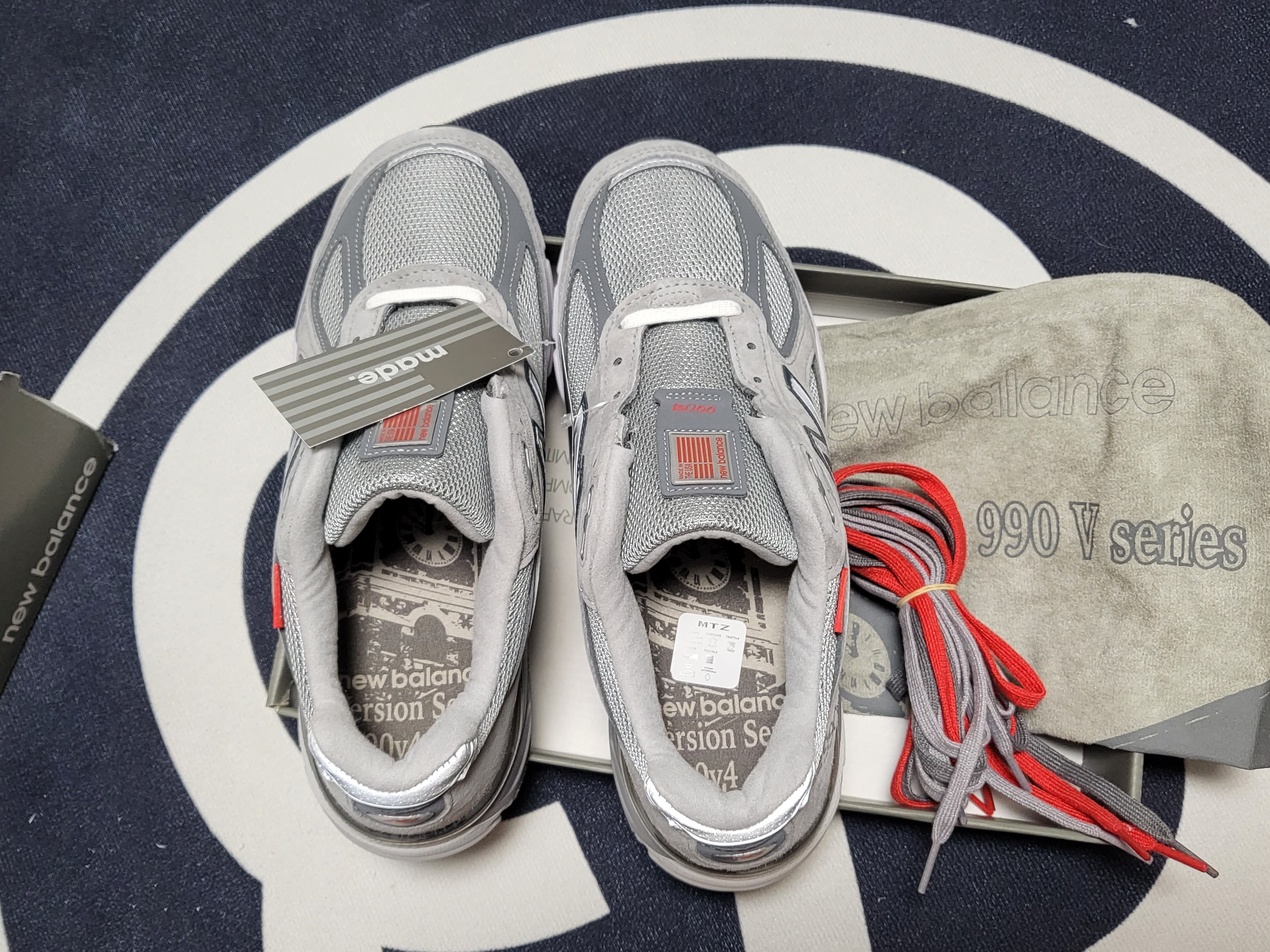 New Balance 990vs4 Made in USA Grey 착용 스타일 - 4
