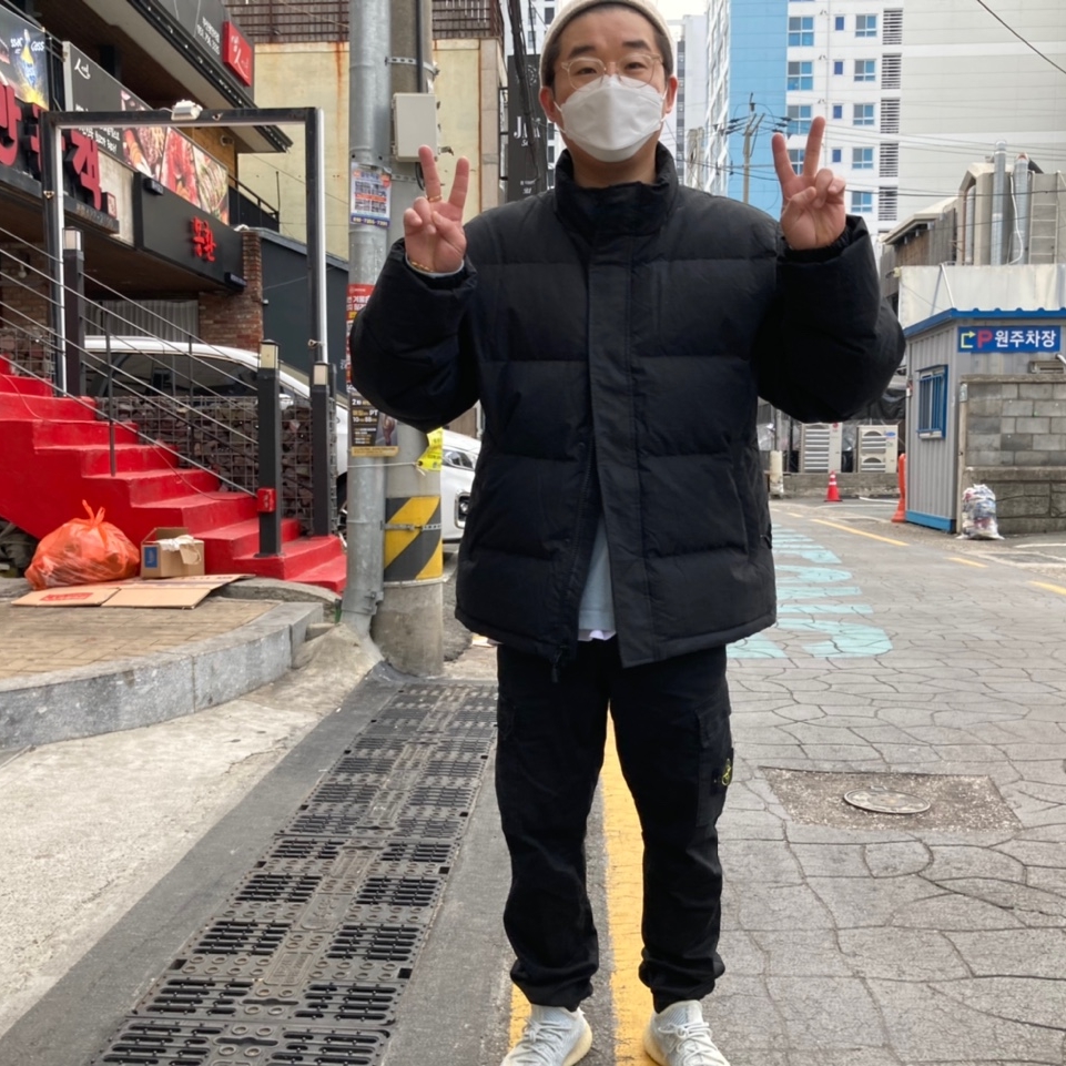 Stussy Ripstop Down Puffer Jacket Black, Stone Island 313L1 Old Dye Treatment Cargo Pants Black - 21FW 착용 스타일