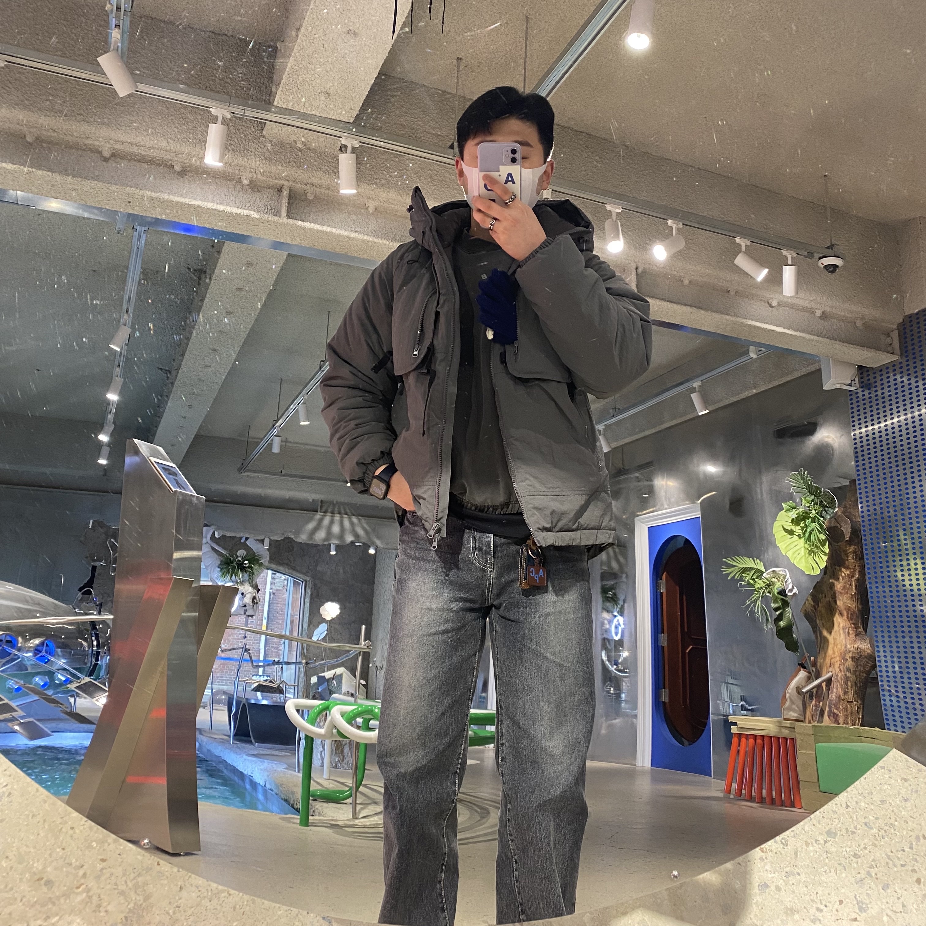 IAB Studio Pigment Crewneck Black, Nike Air Force 1 '07 LV8 Dusty Blue 착용 스타일 - 2
