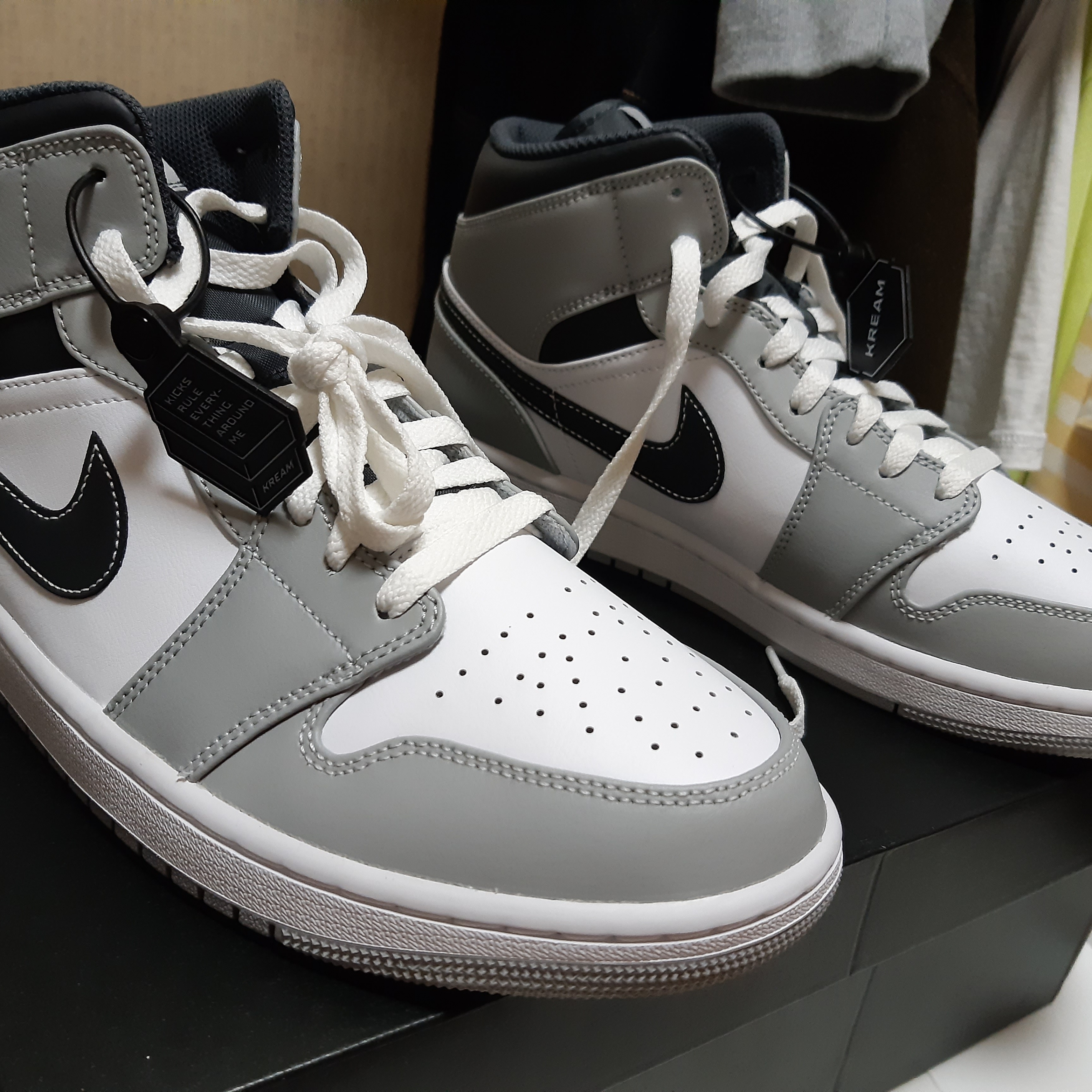 Jordan 1 Mid Light Smoke Grey Anthracite 착용 스타일