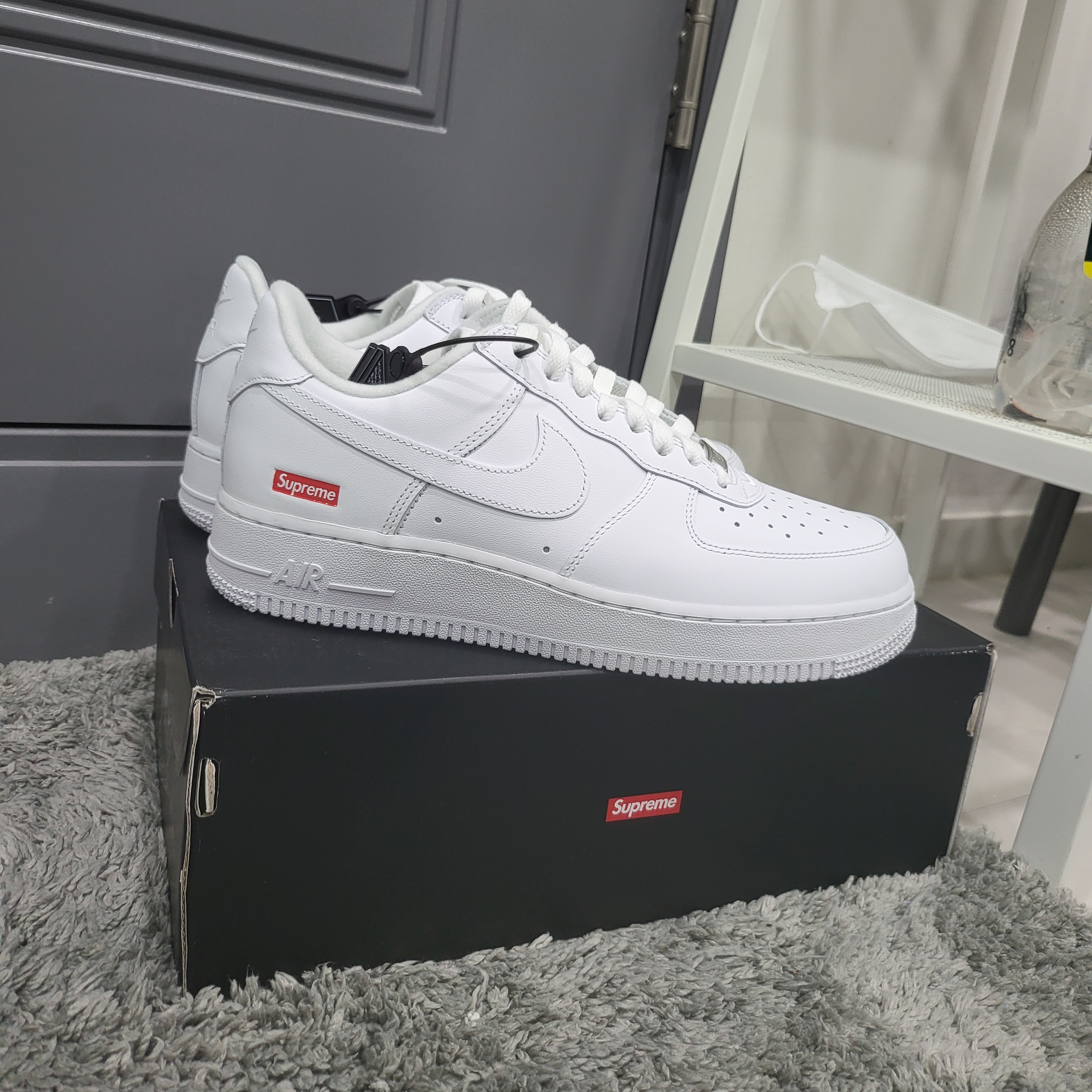 Nike x Supreme Air Force 1 Low White 착용 스타일
