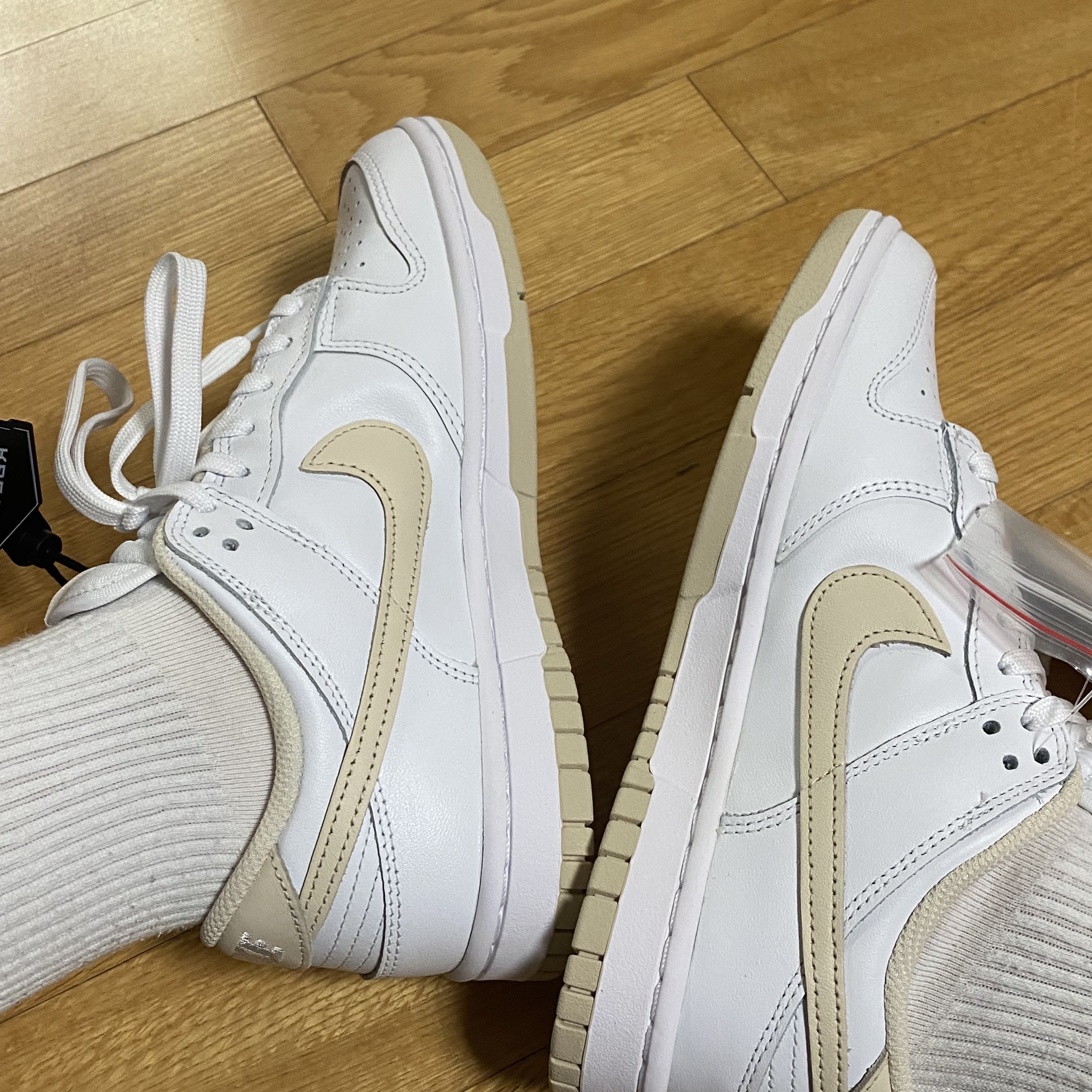 (W) Nike Dunk Low Pearl White 착용 스타일 - 1