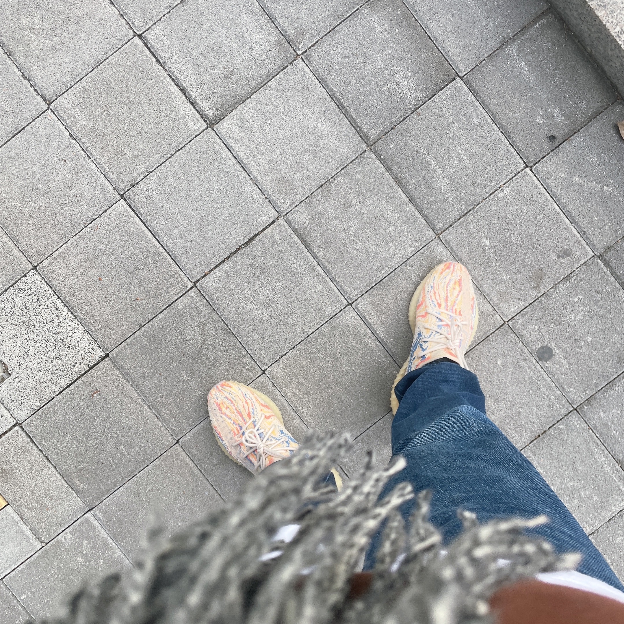 Adidas Yeezy Boost 350 V2 MX Oat 착용 스타일