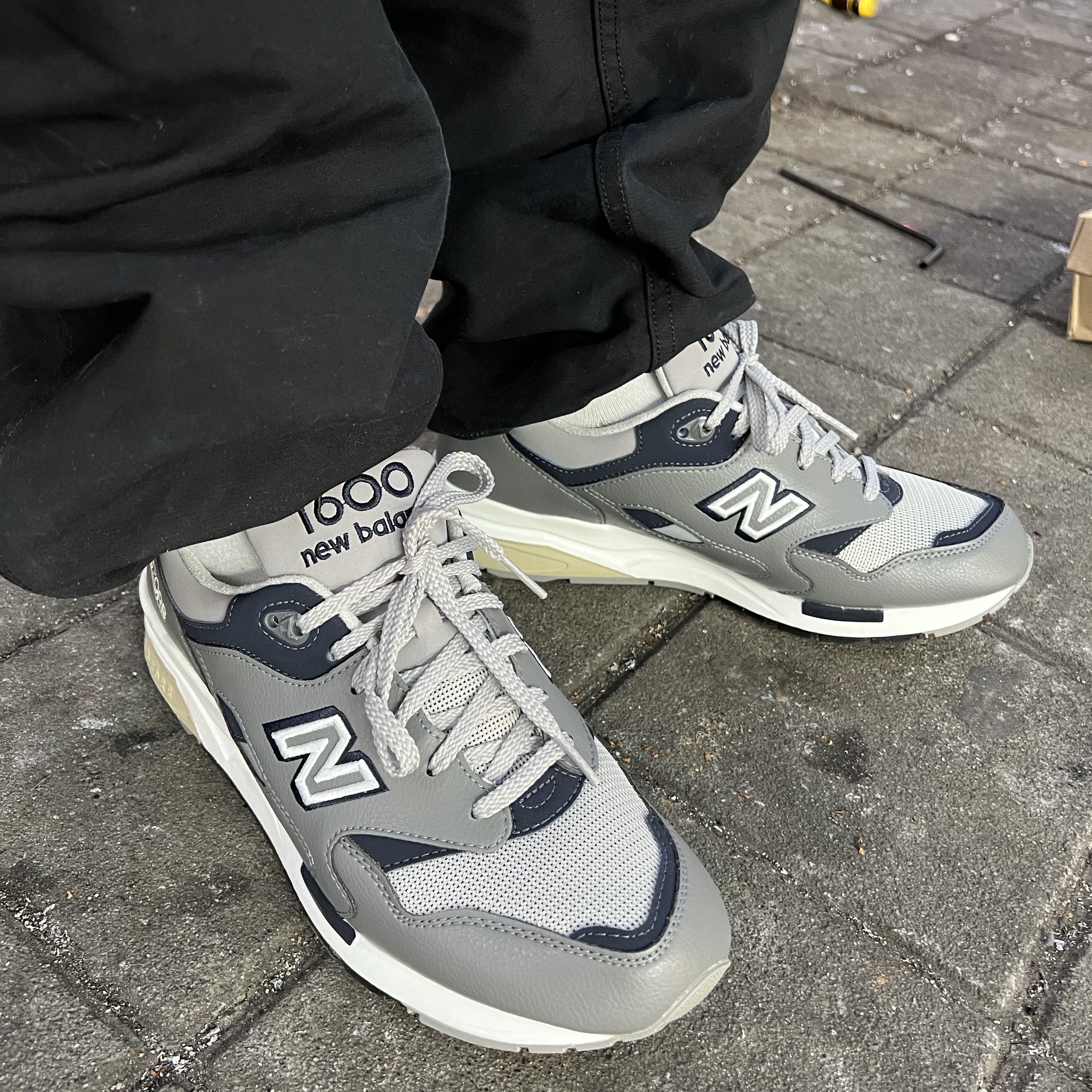 New Balance 1600 Legacy Grey 착용 스타일 - 1