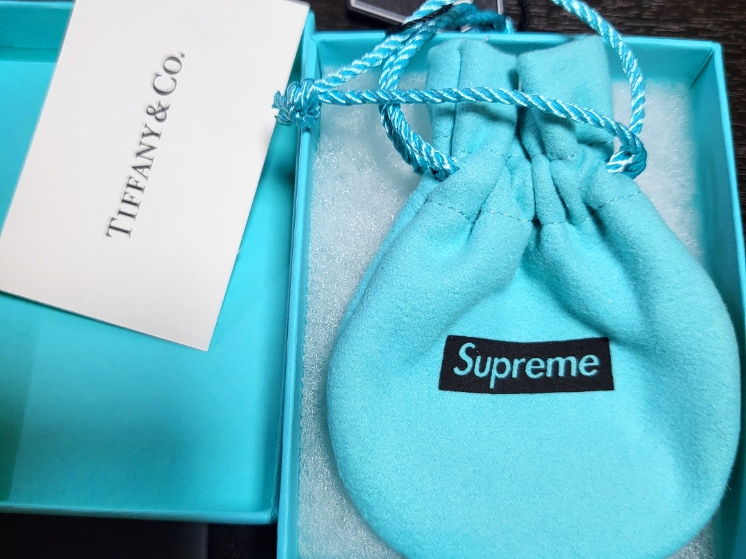 Supreme x Tiffany & Co. Star Bracelet - 21FW 착용 스타일 - 2