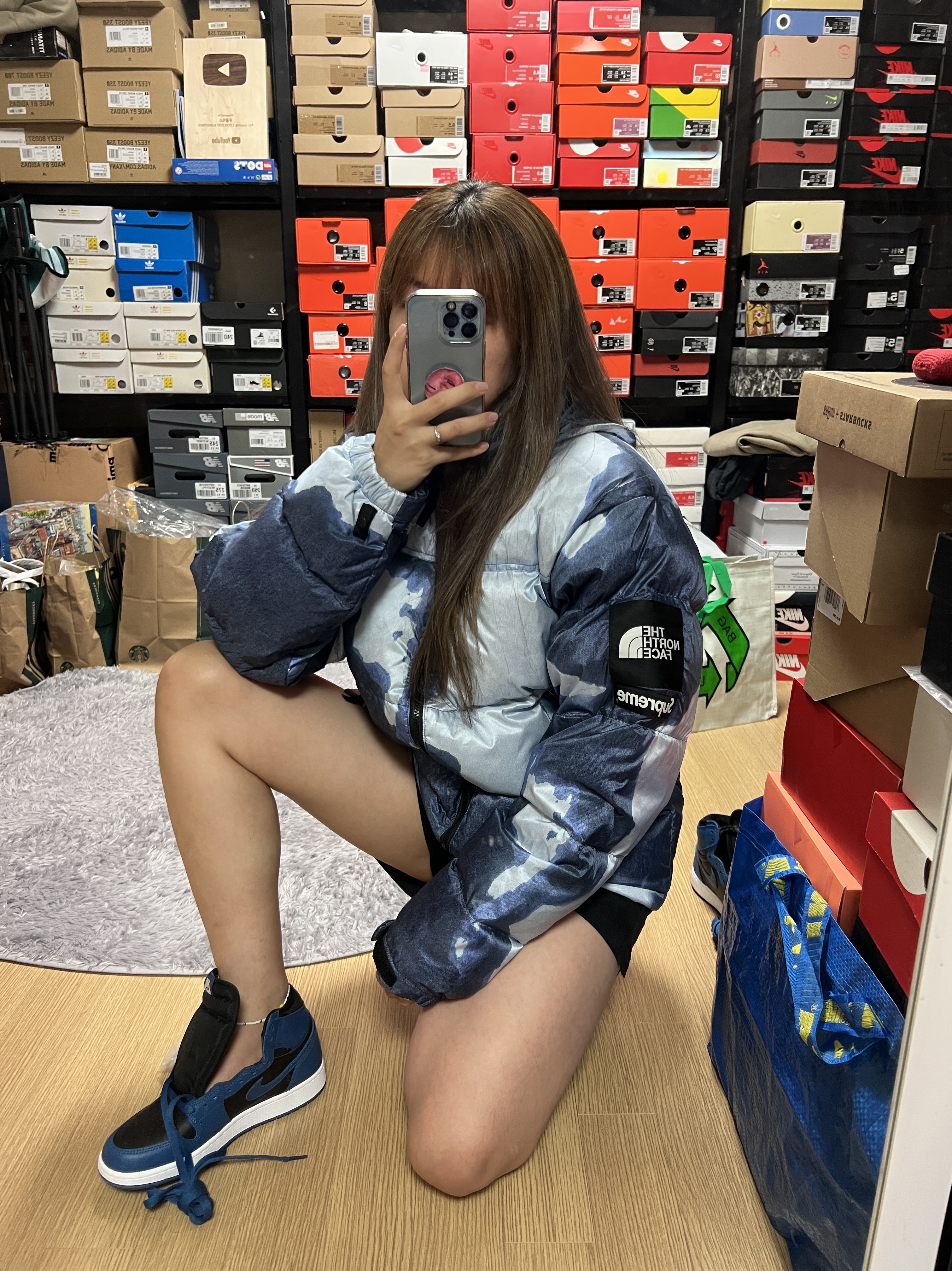 Supreme x The North Face Bleached Denim Print Nuptse Jacket Indigo - 21FW, Jordan 1 Retro High OG Dark Marina Blue 착용 스타일