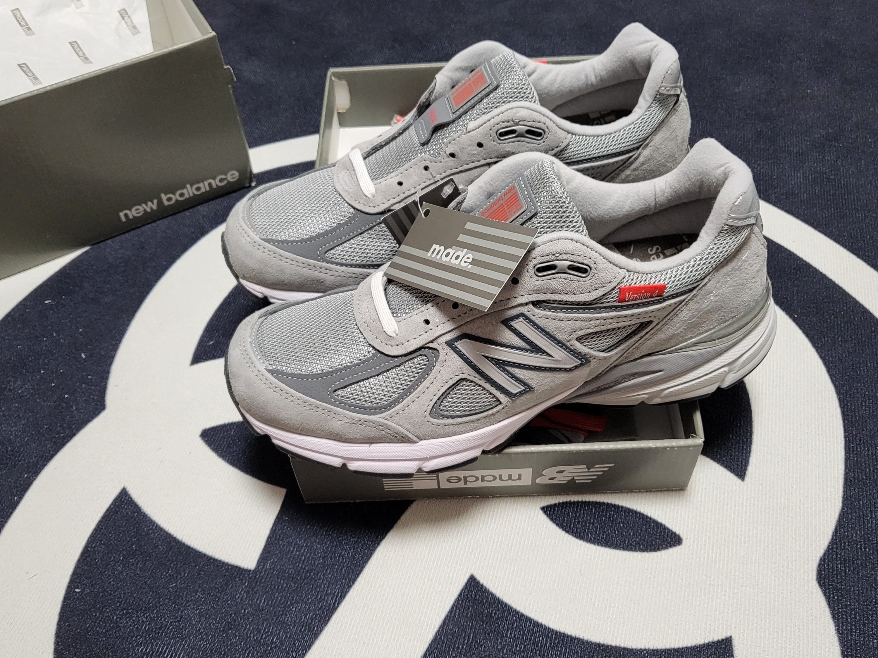 New Balance 990vs4 Made in USA Grey 착용 스타일 - 1