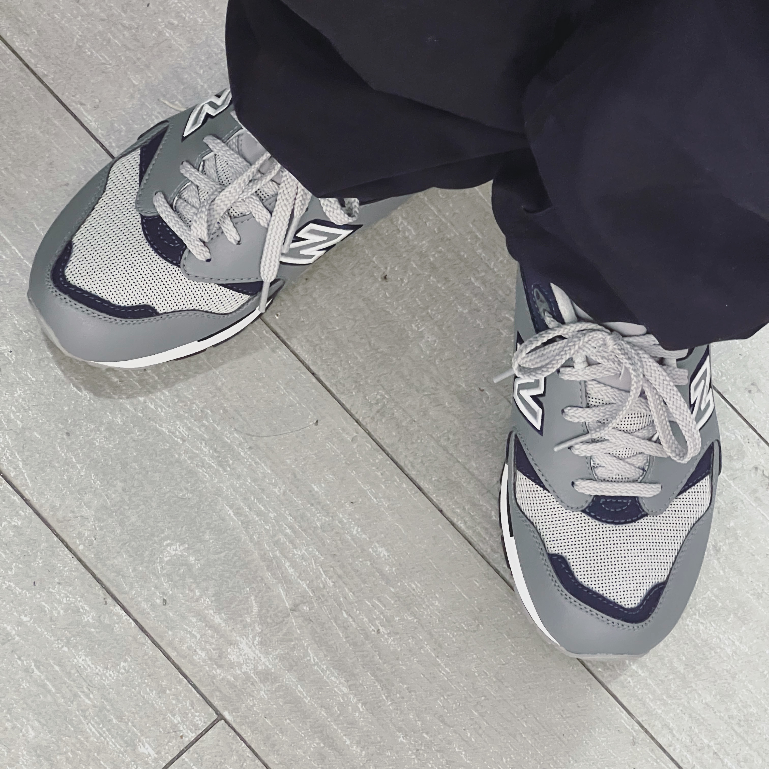 New Balance 1600 Legacy Grey 착용 스타일 - 2