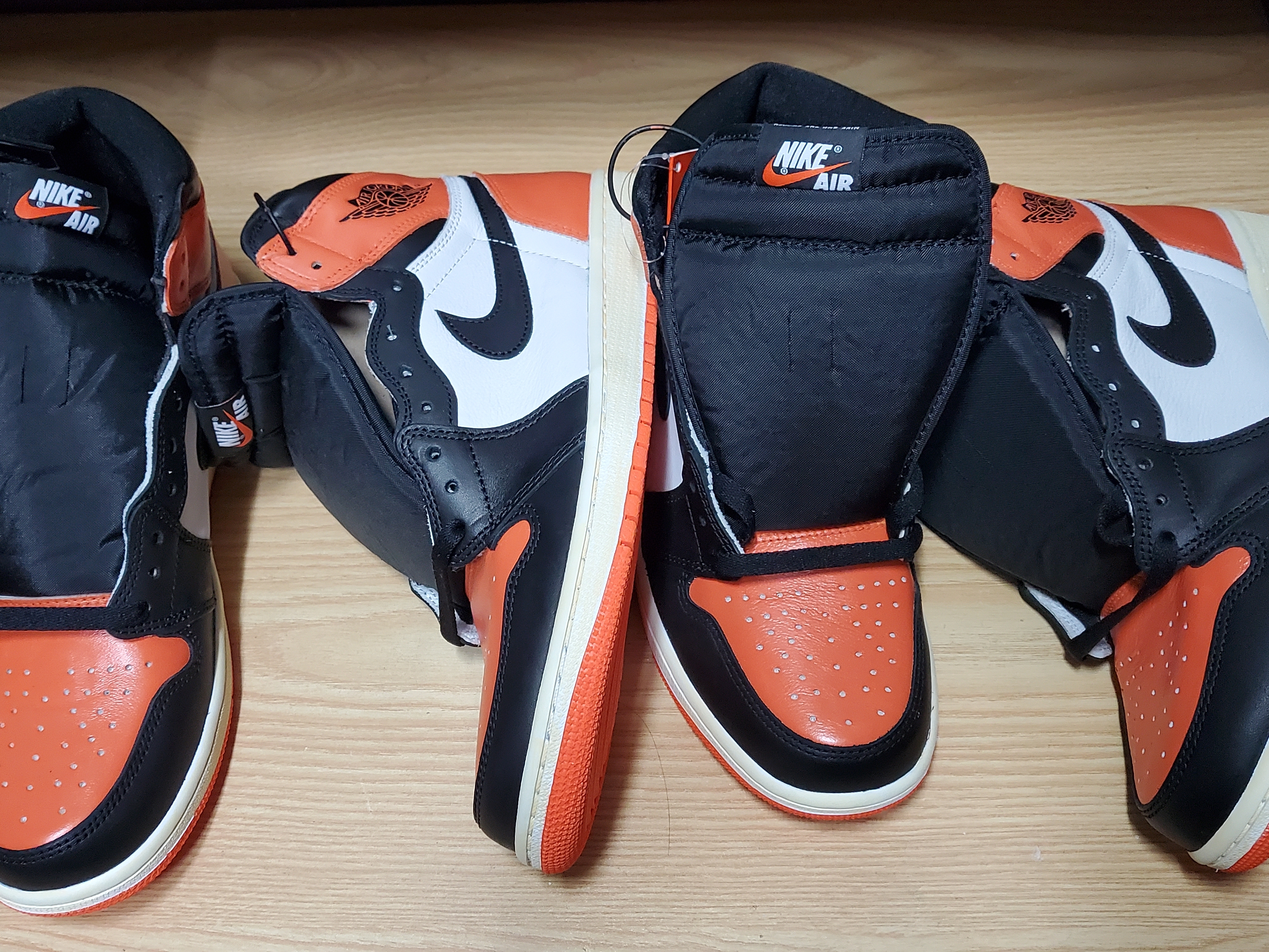 Jordan 1 Retro Shattered Backboard, Jordan 1 Retro High OG Electro Orange 착용 스타일