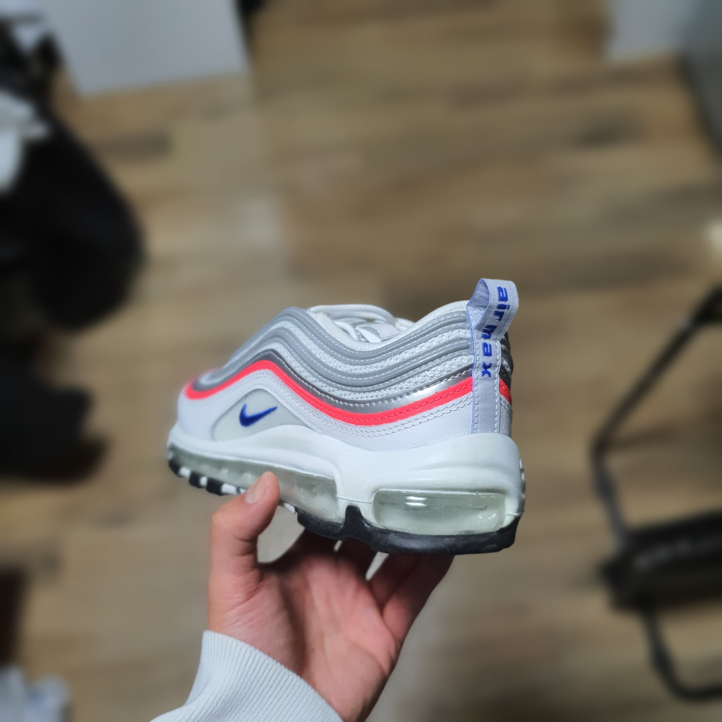 (W) Nike Air Max 97 Essential Flash Crimson Silver 착용 스타일 - 3