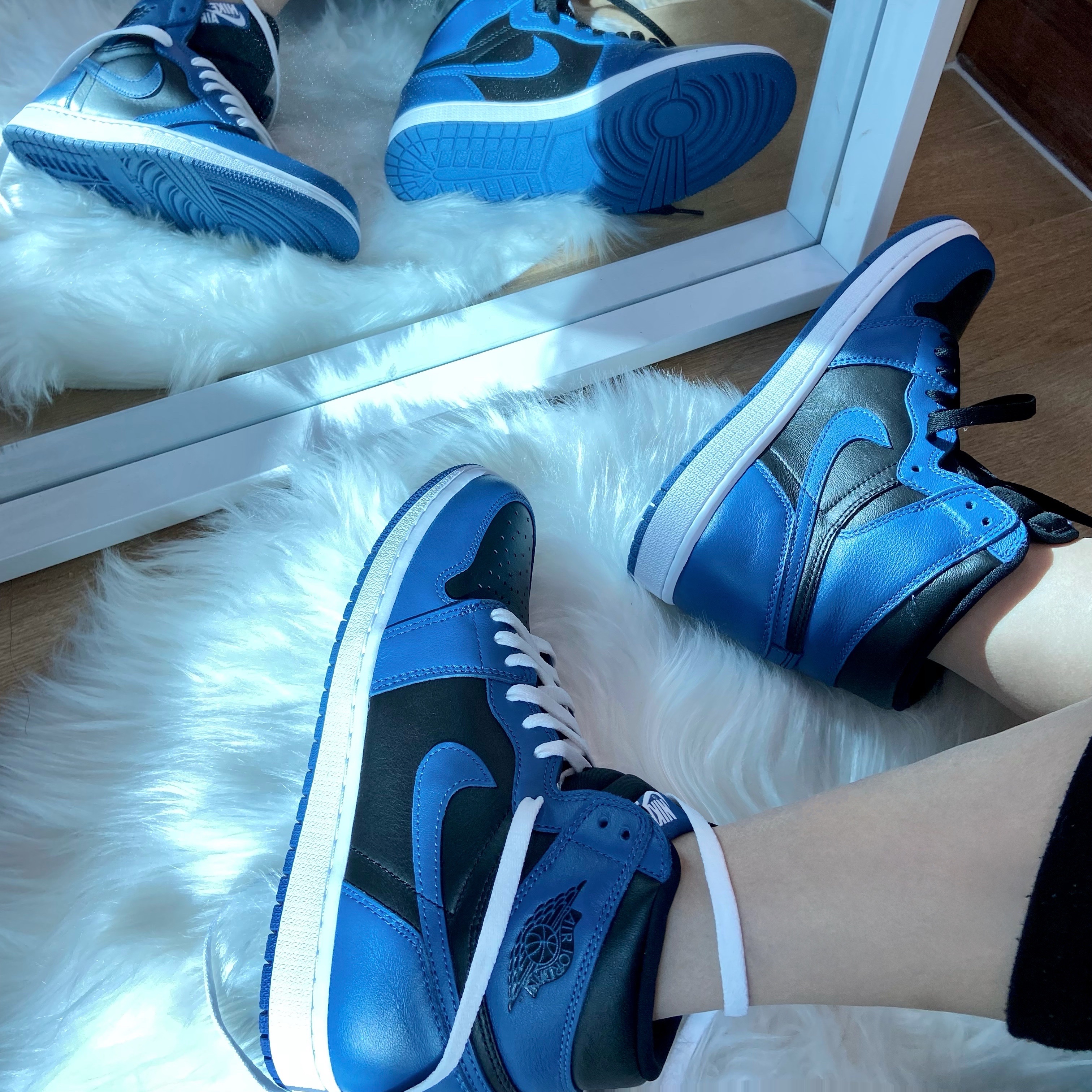 Jordan 1 Retro High OG Dark Marina Blue 착용 스타일 - 3