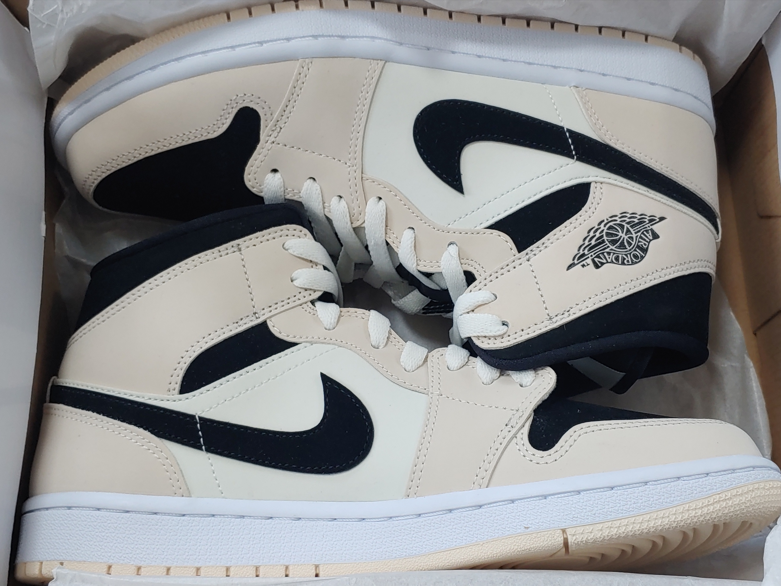 (W) Jordan 1 Mid Barely Orange 착용 스타일 - 3