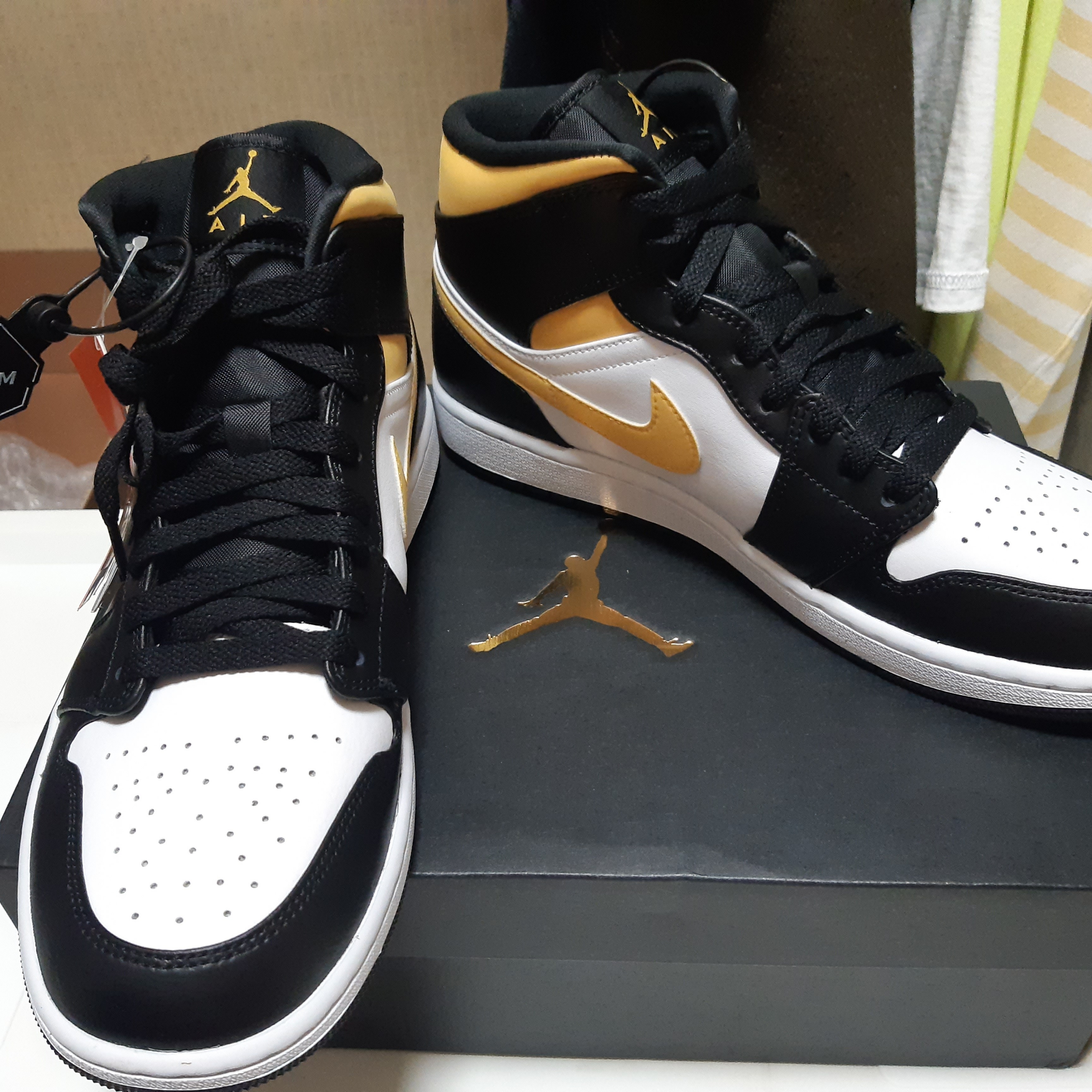 Jordan 1 Mid Pollen 착용 스타일 - 1
