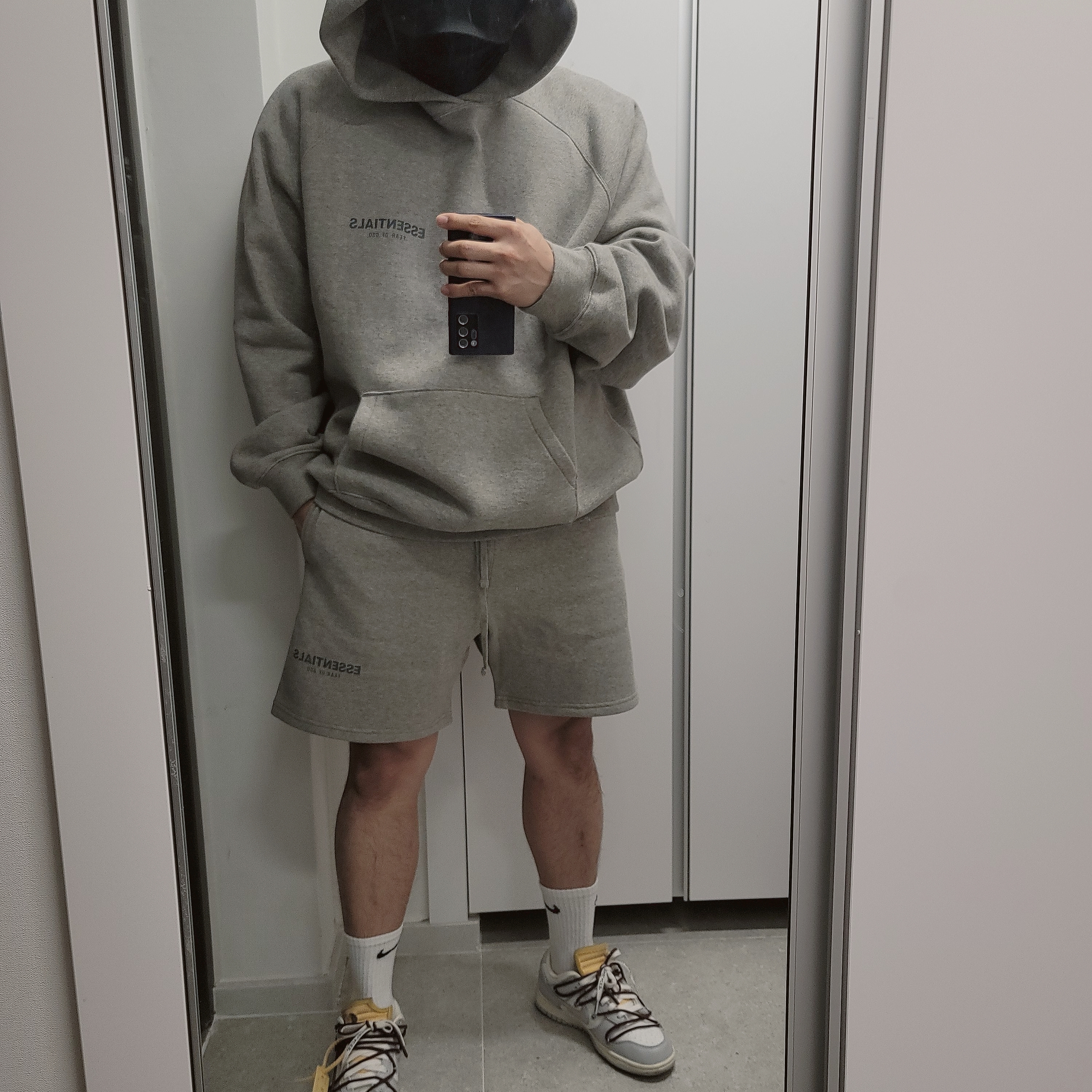Essentials The Core Collection Pullover Hoodie Heather Oatmeal, Essentials The Core Collection Sweatpants Heather Oatmeal 착용 스타일 - 2