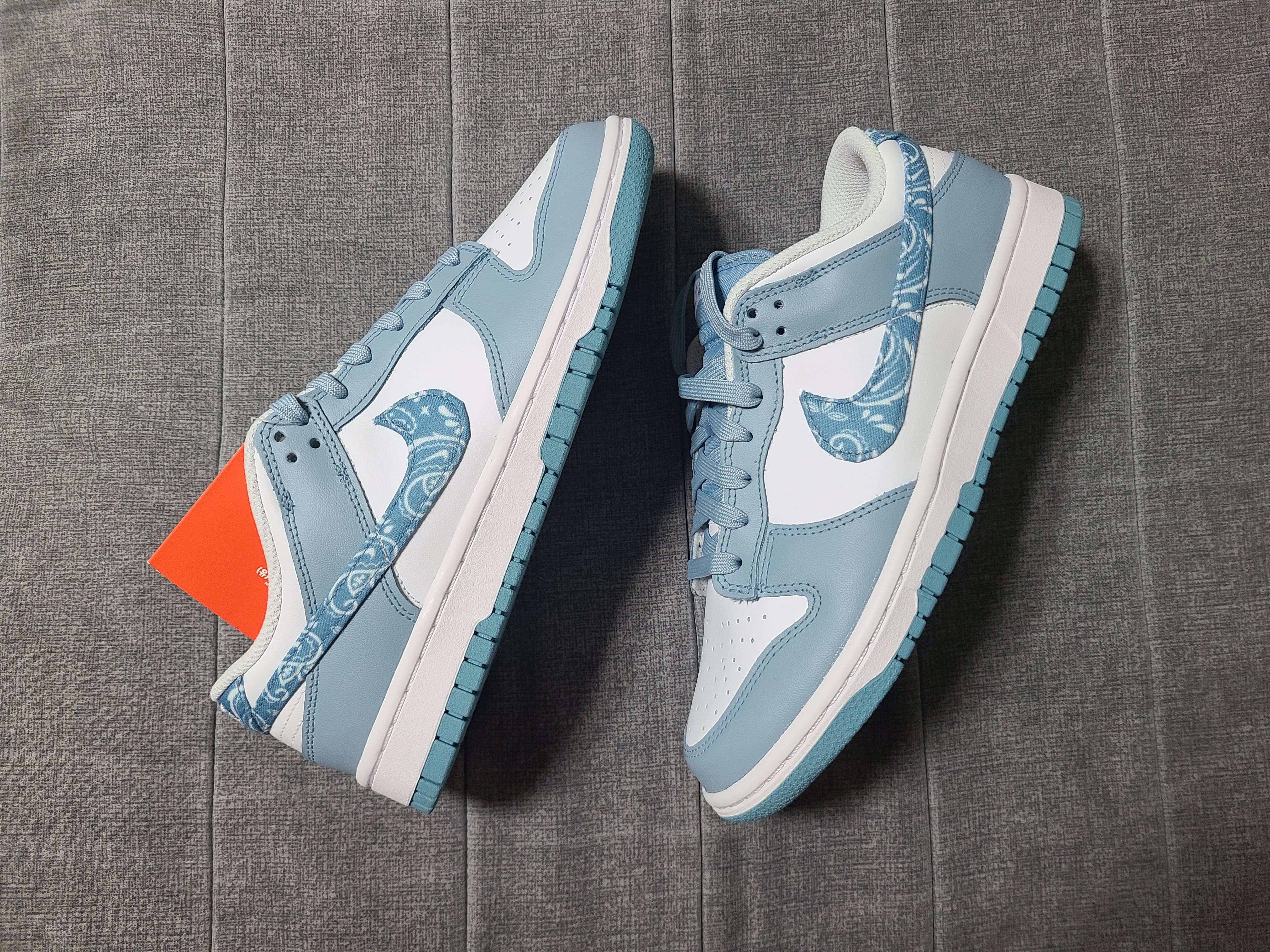 (W) Nike Dunk Low Essential Blue Paisley 착용 스타일