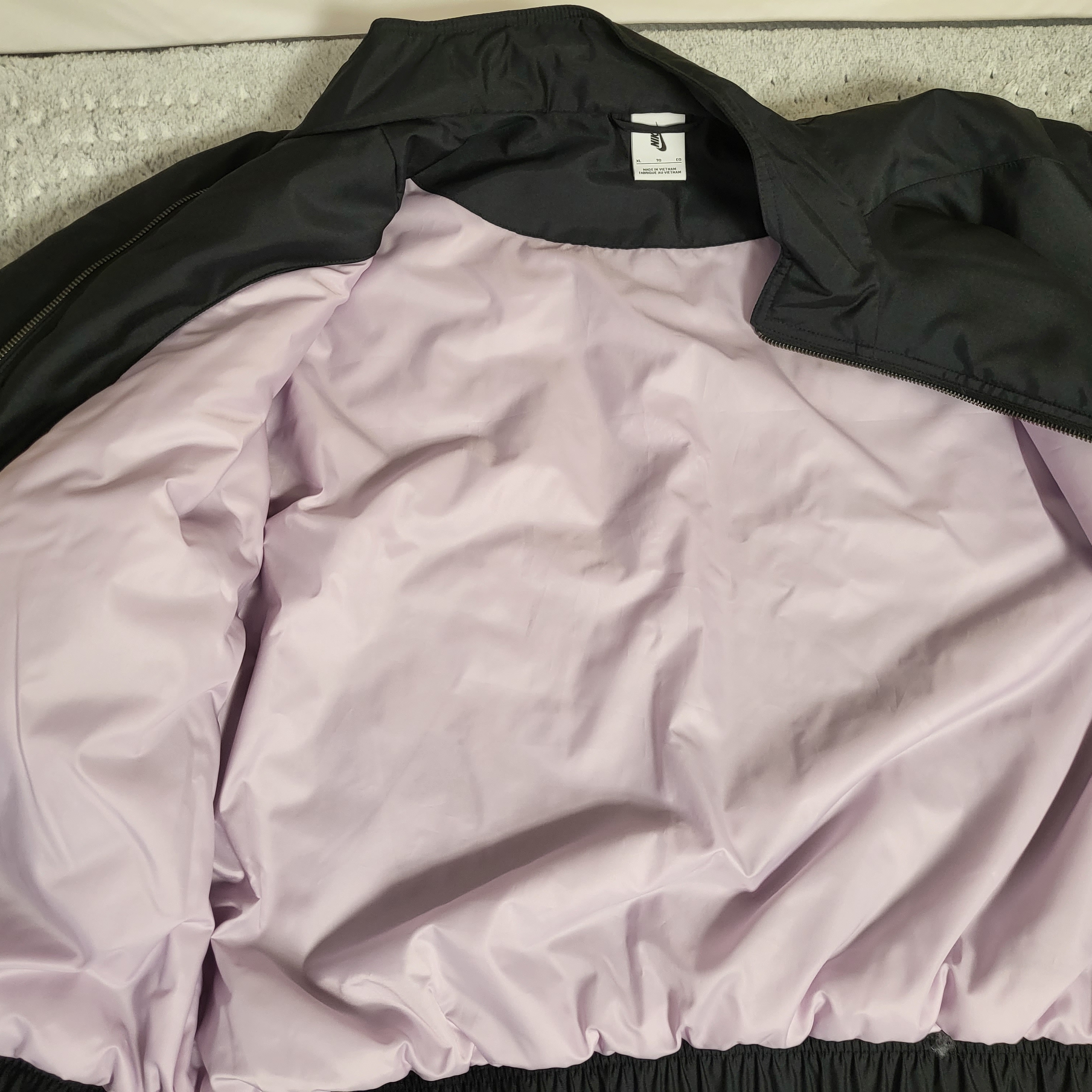 Nike NRG Solo Swoosh Satin Bomber Jacket Black Doll - Asia, Nike NRG Solo Swoosh Satin Bomber Jacket Black Kumquat - Asia 착용 스타일 - 3