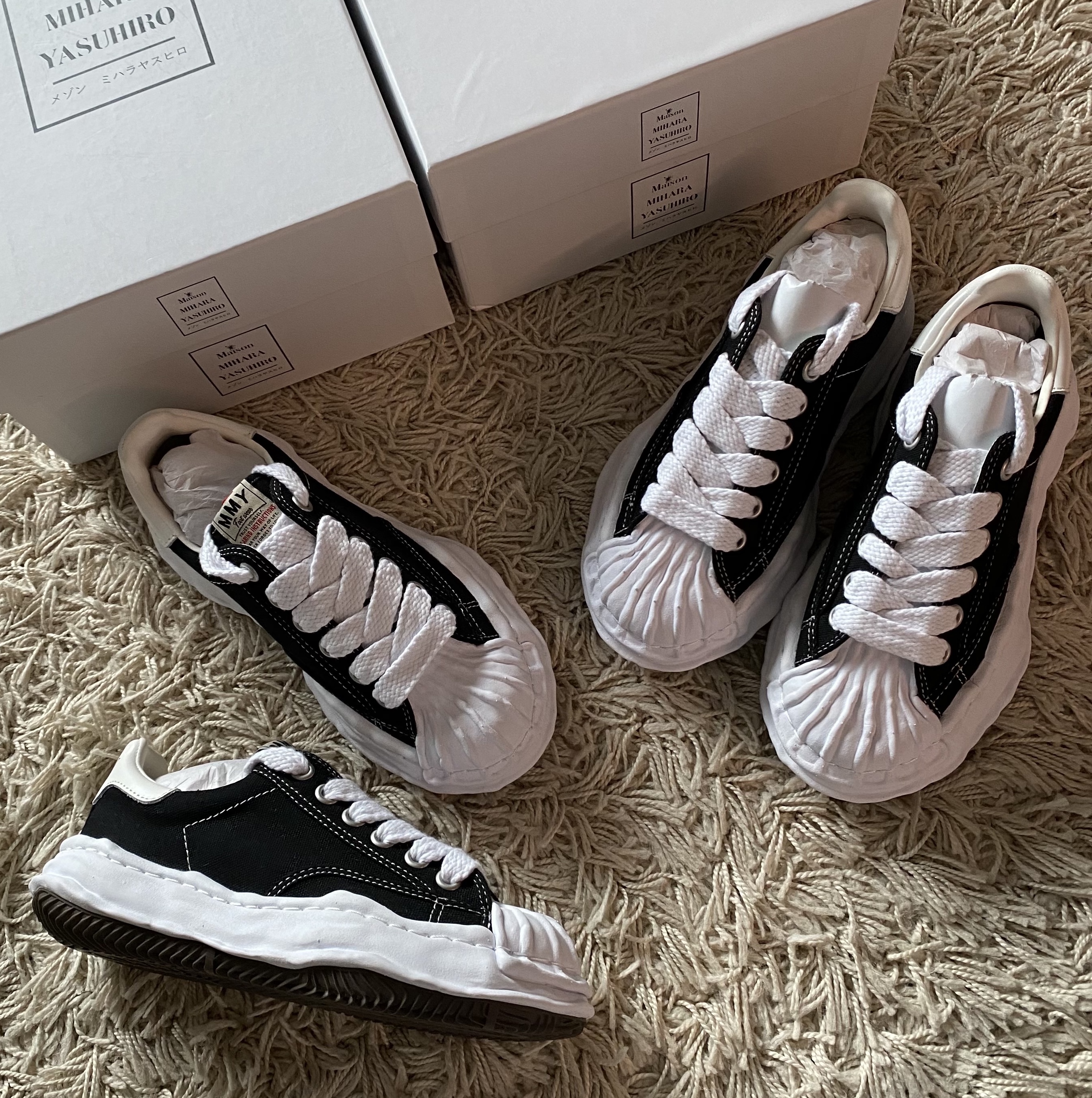 Maison Mihara Yasuhiro Blakey OG Sole Canvas Low-top Sneakers Black 착용 스타일