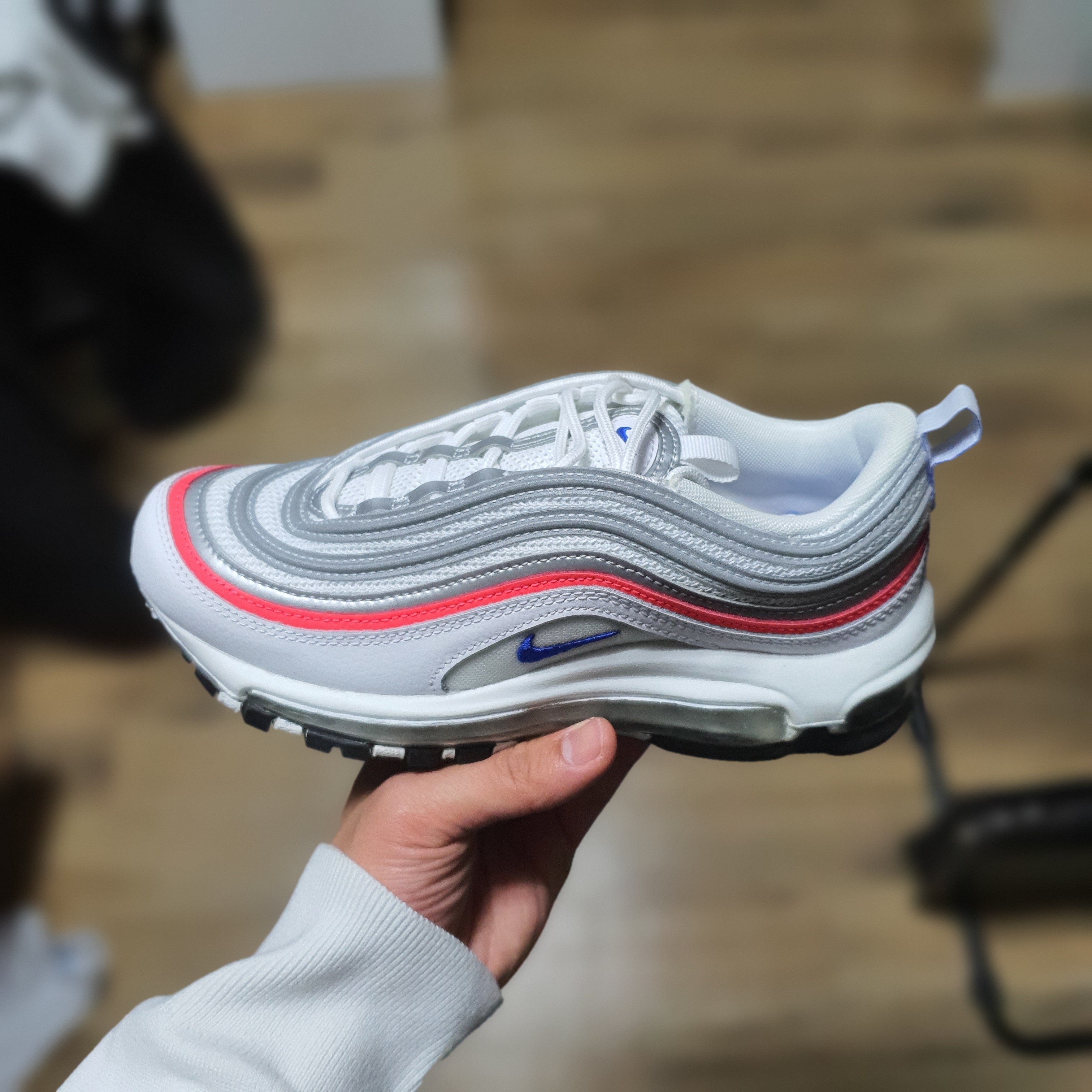 (W) Nike Air Max 97 Essential Flash Crimson Silver 착용 스타일 - 1
