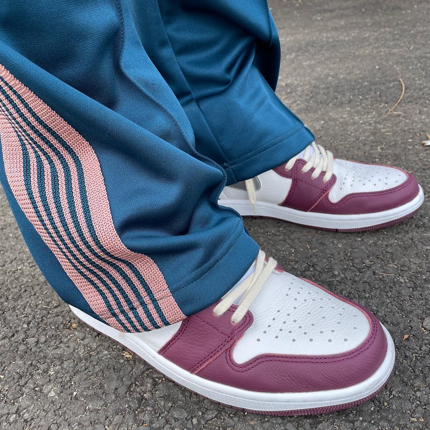 Jordan 1 Retro High OG Bordeaux 착용 스타일 - 4