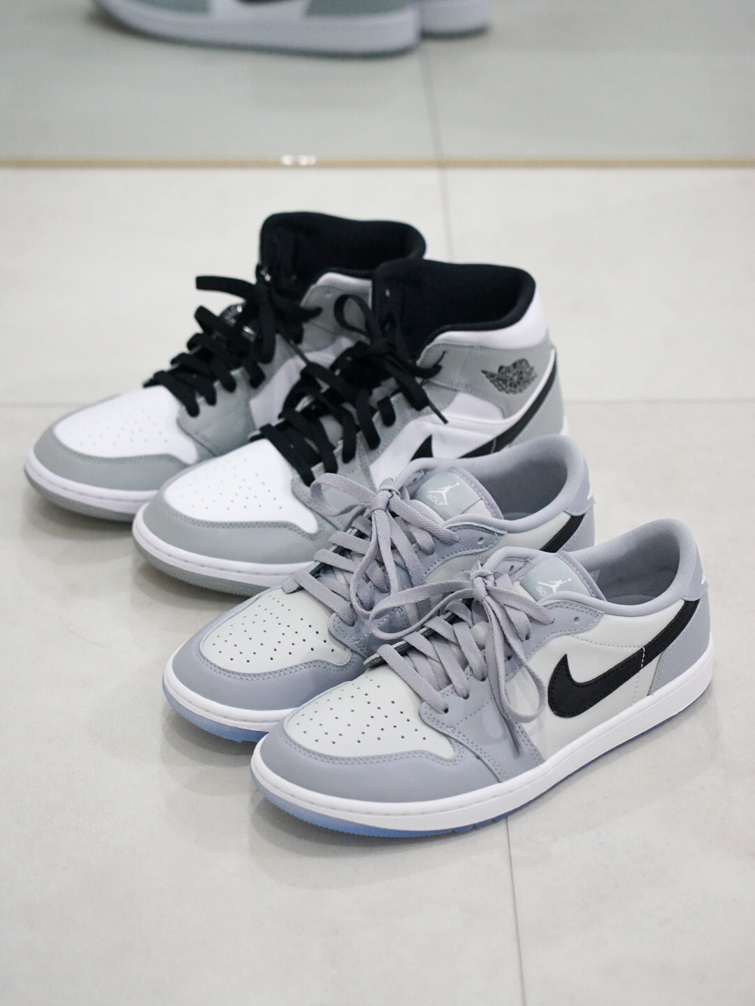 Jordan 1 Mid Light Smoke Grey, Jordan 1 Low Golf Wolf Grey 착용 스타일 - 2