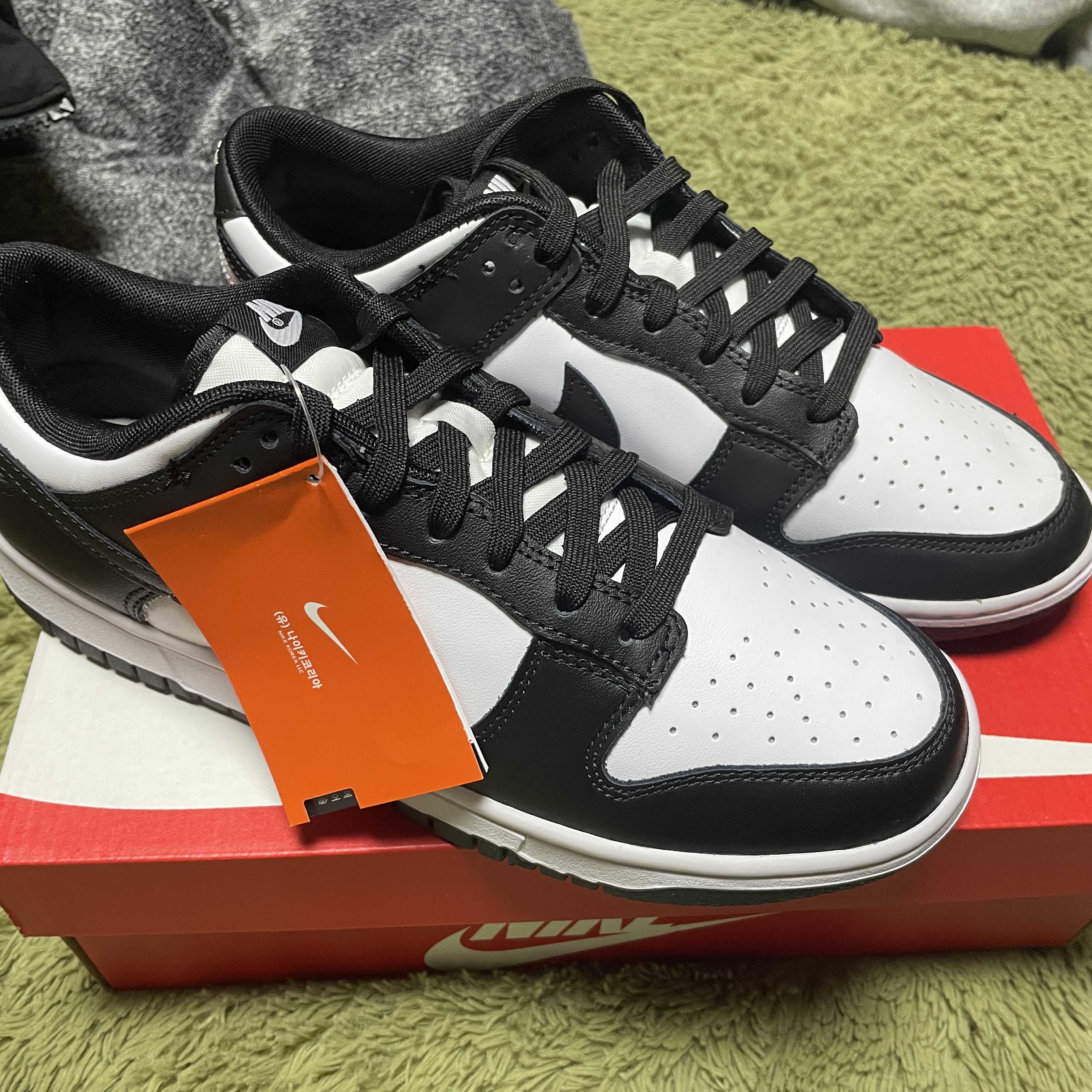 Nike Dunk Low Retro Black 착용 스타일 - 1