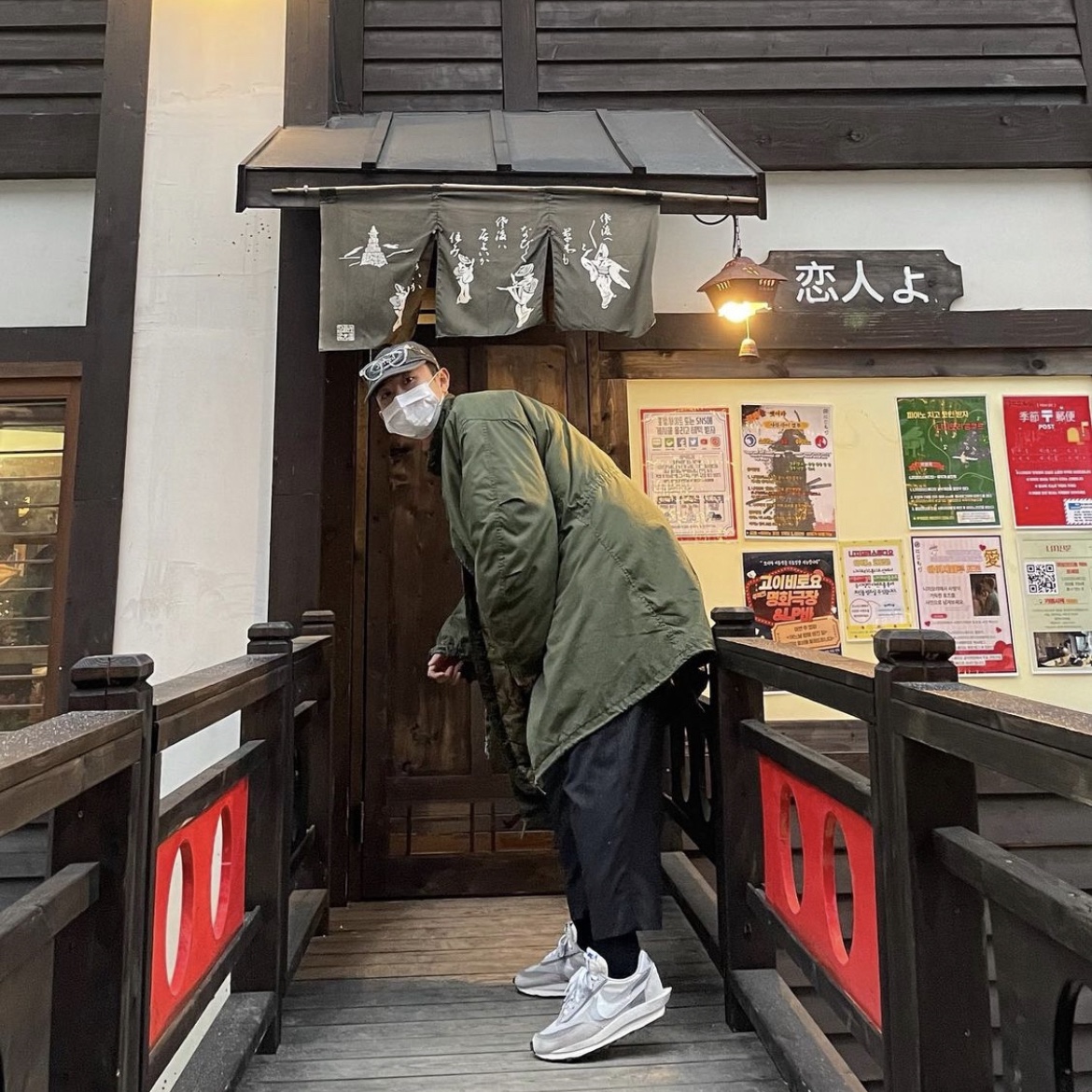 Nike x Sacai LDWaffle Summit White 착용 스타일