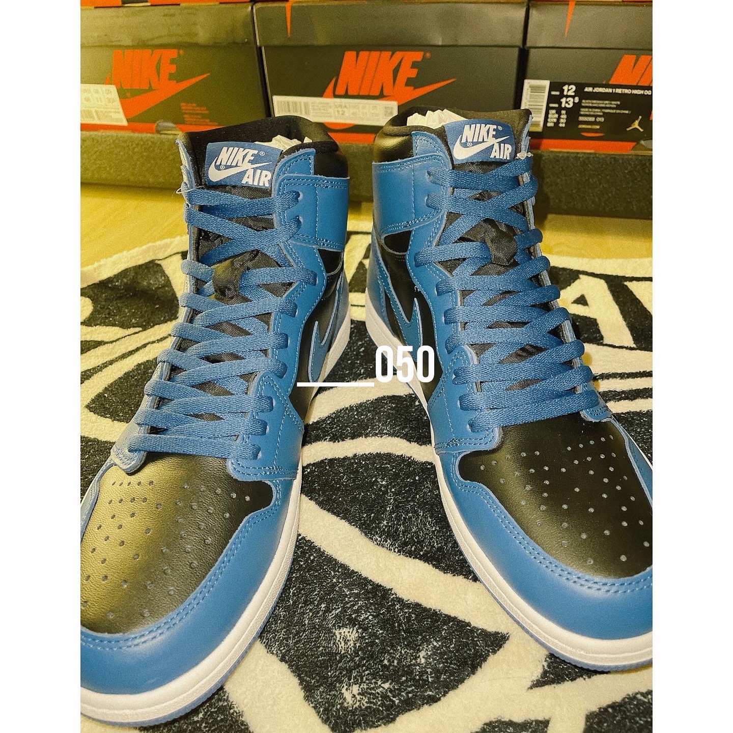 Jordan 1 Retro High OG Dark Marina Blue, Jordan 1 Retro High OG Pollen 착용 스타일 - 1