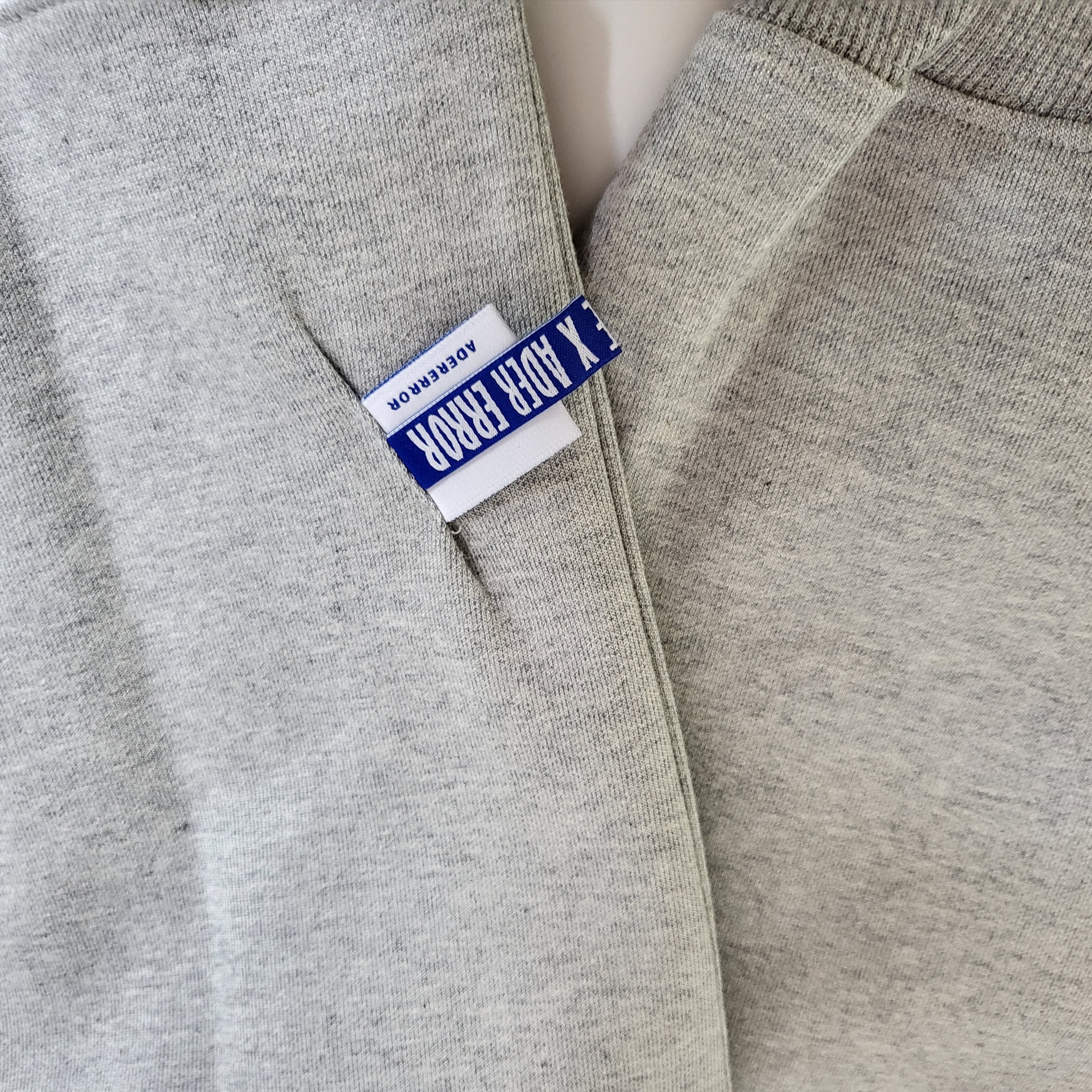 Maison Kitsune x Ader Error Meditation Fox Sweatshirt Grey 착용 스타일 - 3