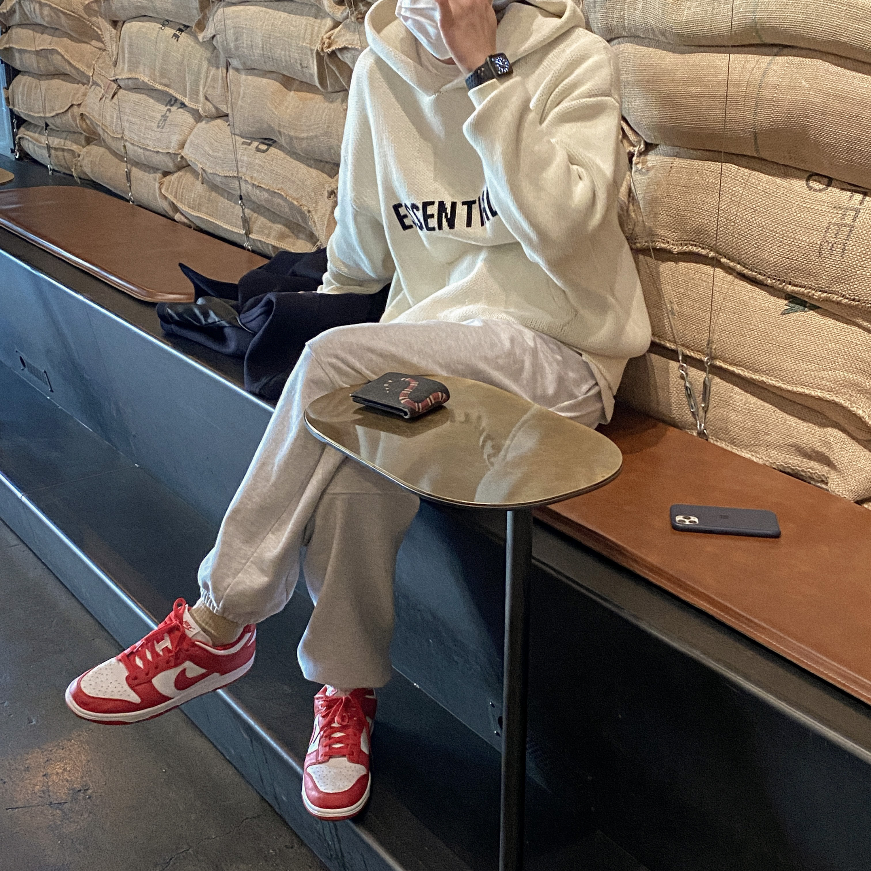 Nike Dunk Low SP University Red 2020, Essentials Knit Pullover Hoodie Moss - 21SS 착용 스타일