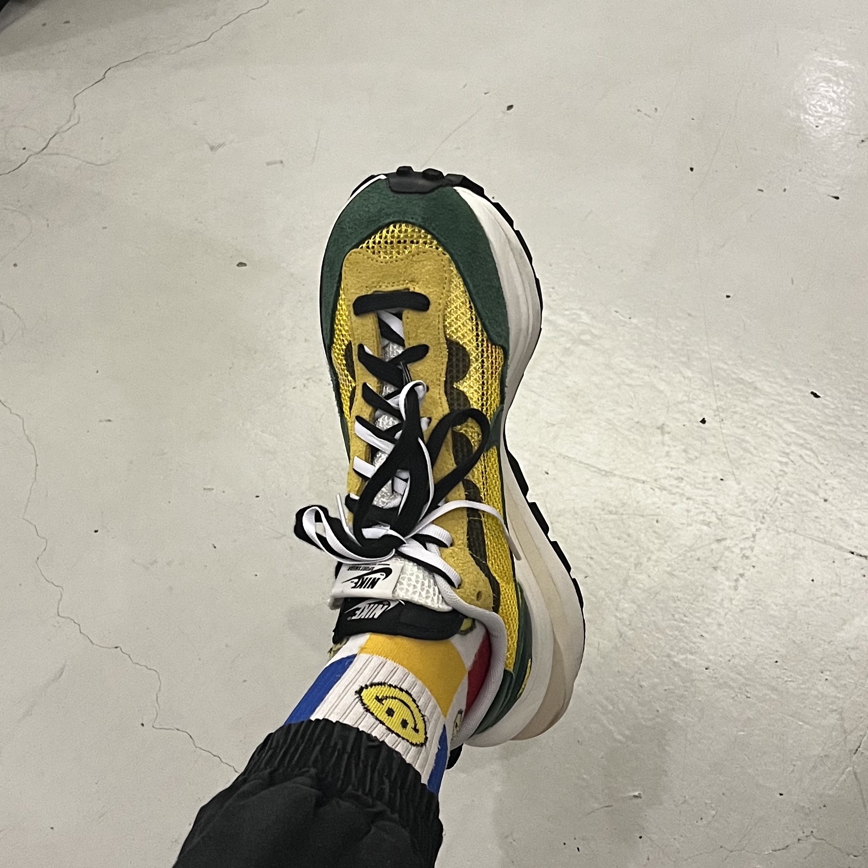 Nike x Sacai VaporWaffle Tour Yellow & Gorge Green Sail 착용 스타일