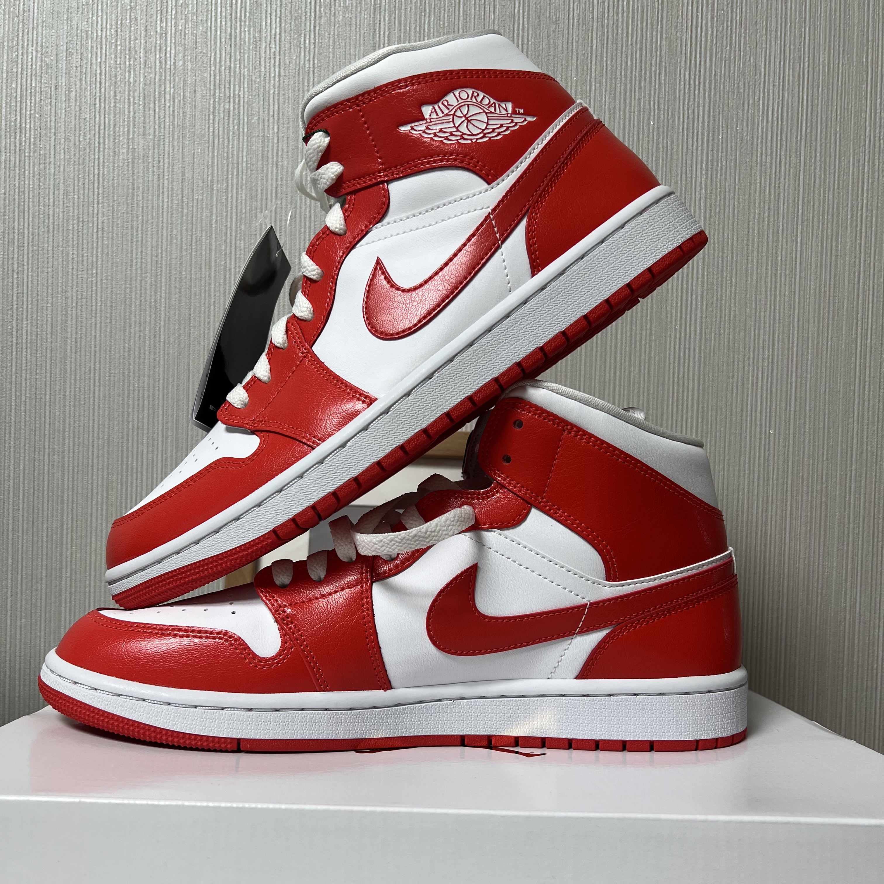 (W) Jordan 1 Mid Habanero Red 착용 스타일