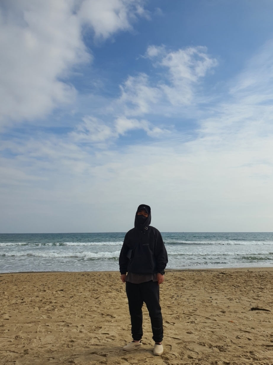 Essentials The Core Collection Pullover Hoodie Black, Essentials The Core Collection Sweatpants Black 착용 스타일