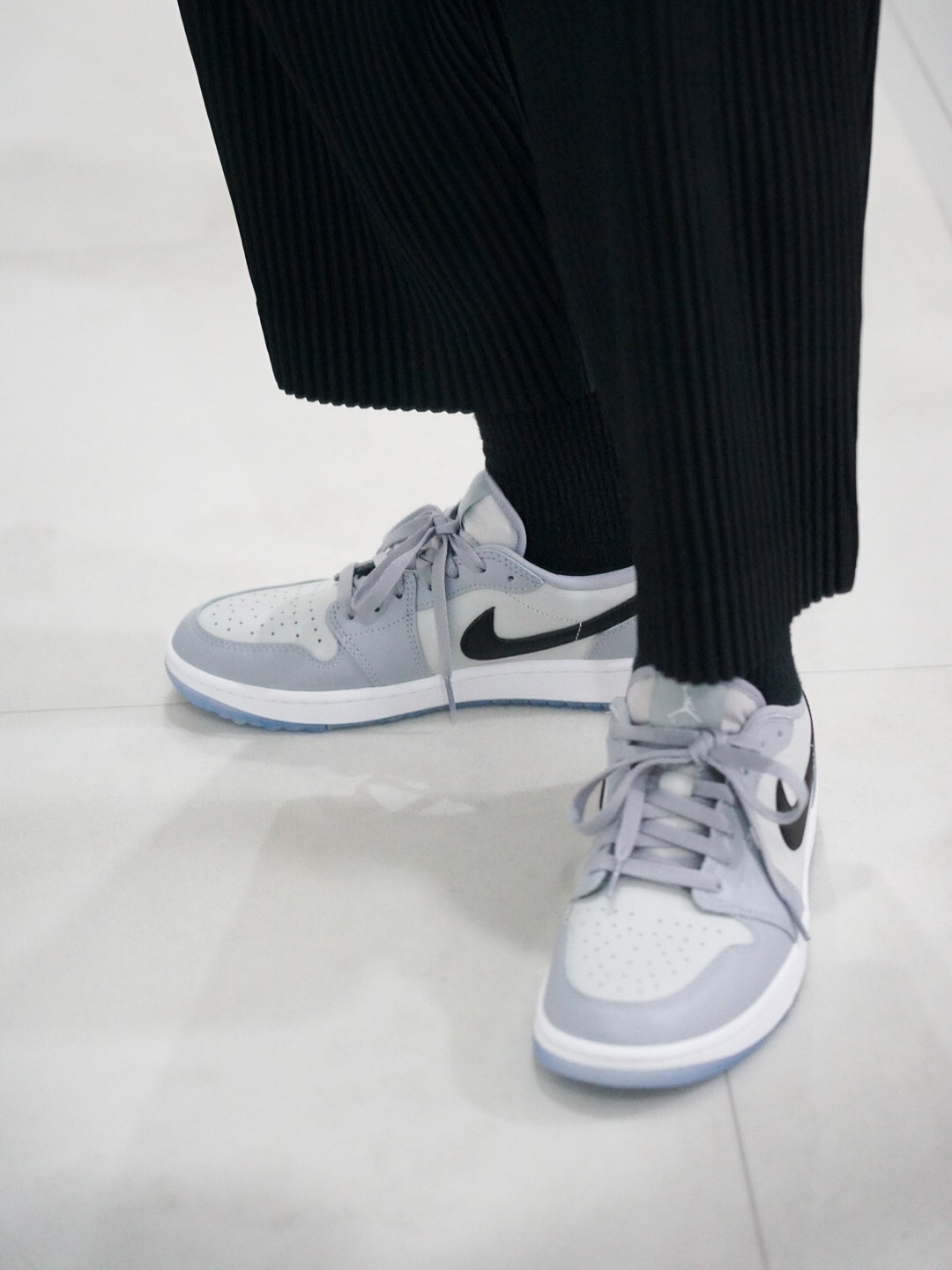 Jordan 1 Low Golf Wolf Grey 착용 스타일 - 2