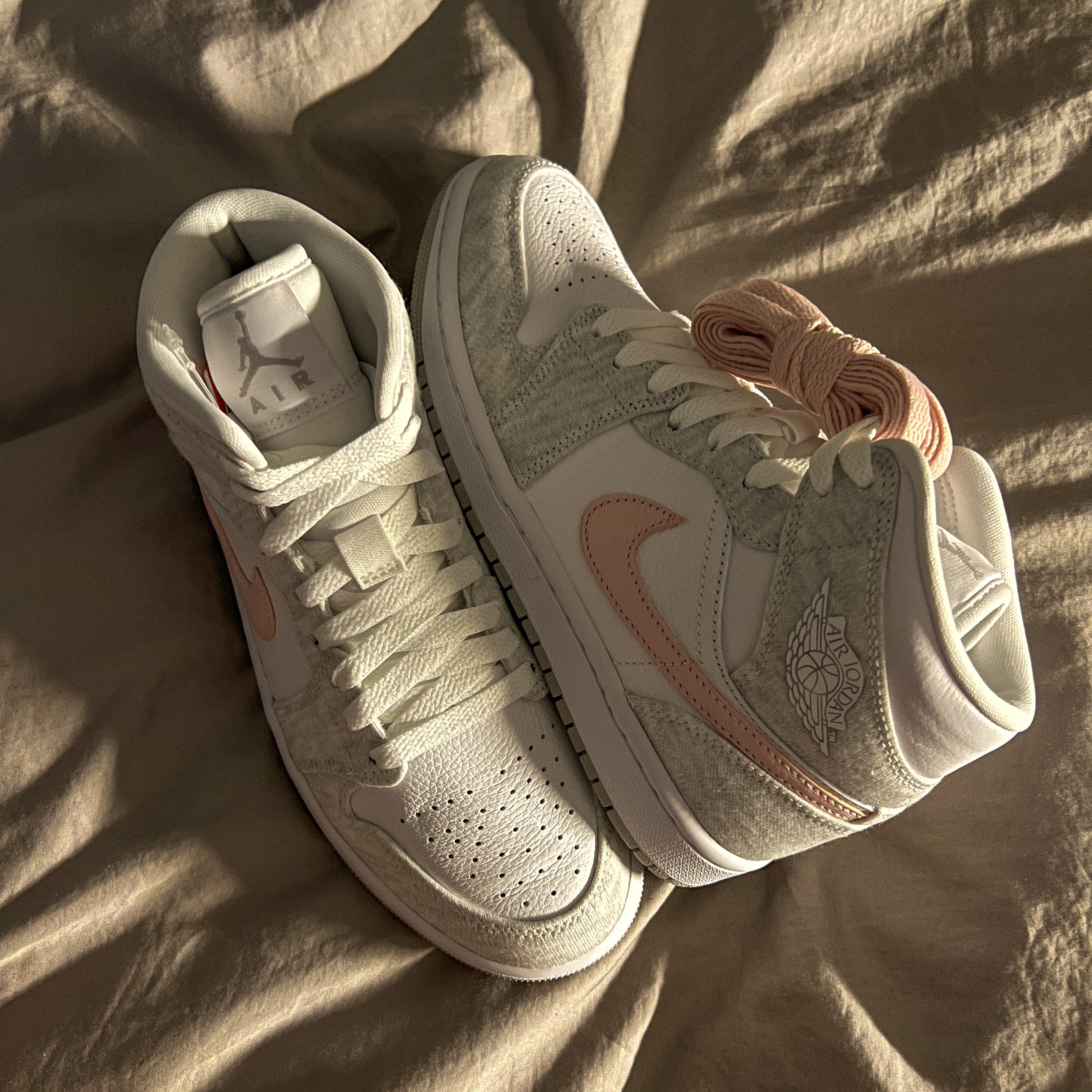 (W) Jordan 1 Mid SE Light Iron Ore 착용 스타일