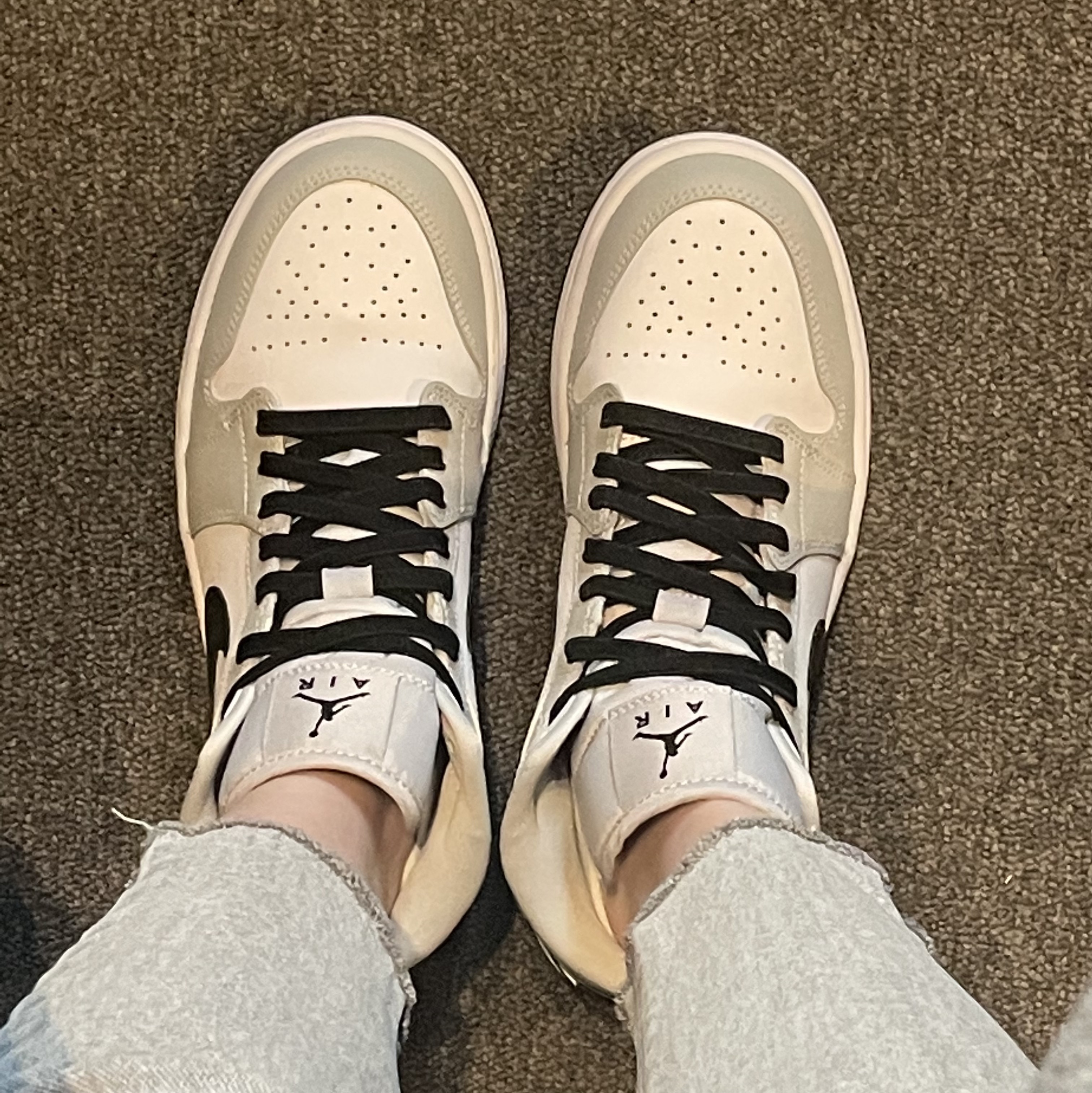 (W) Jordan 1 Mid Grey Fog 착용 스타일 - 1