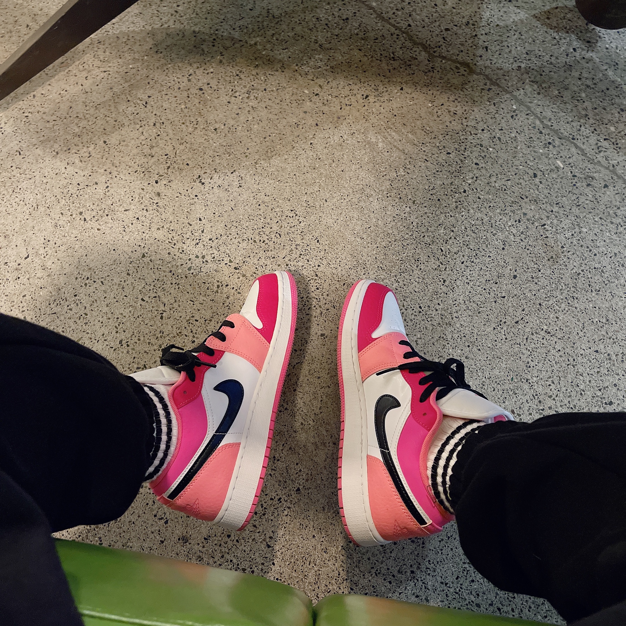 (GS) Jordan 1 Low Rush Pink 착용 스타일 - 2