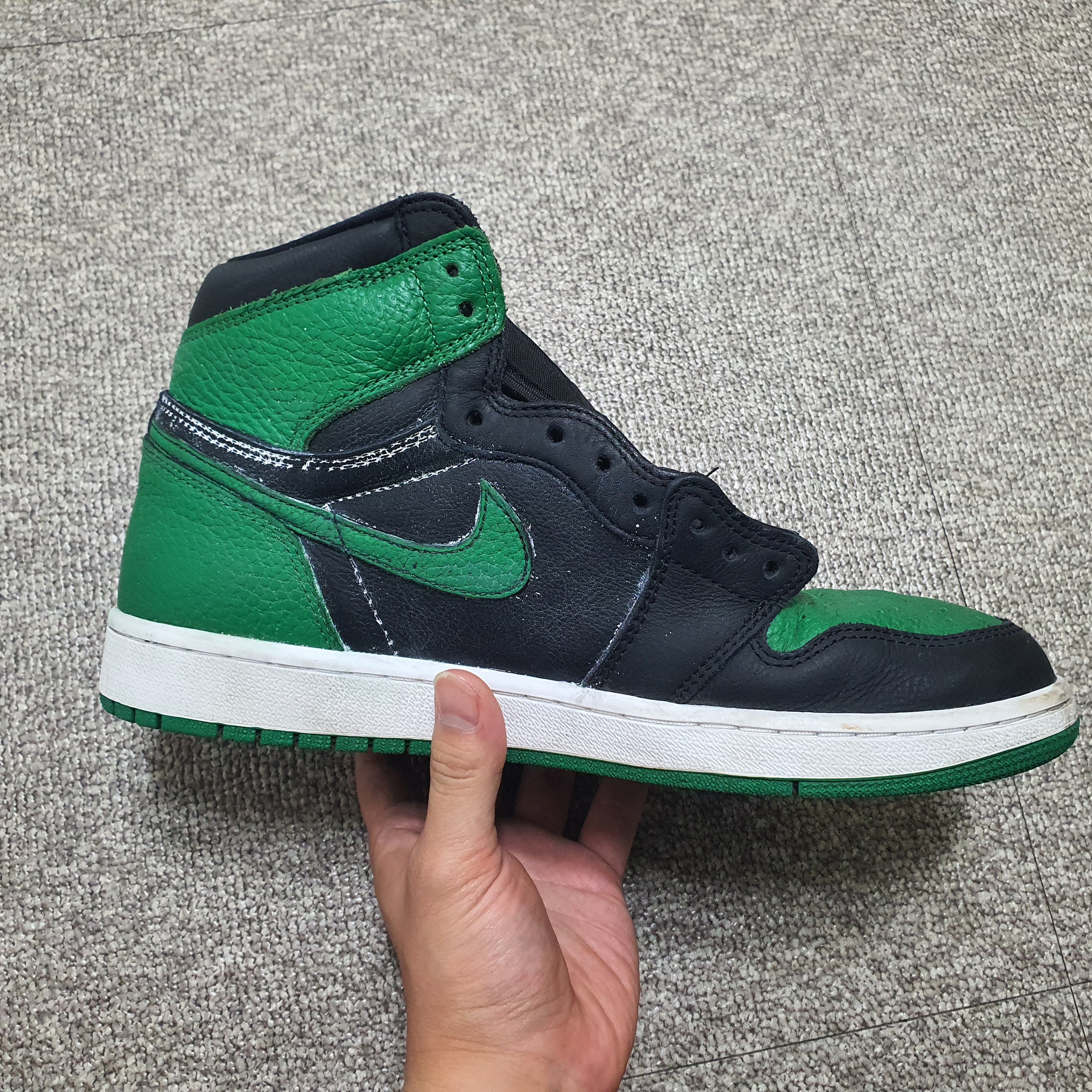 Jordan 1 Retro High OG Pine Green Black 착용 스타일 - 5