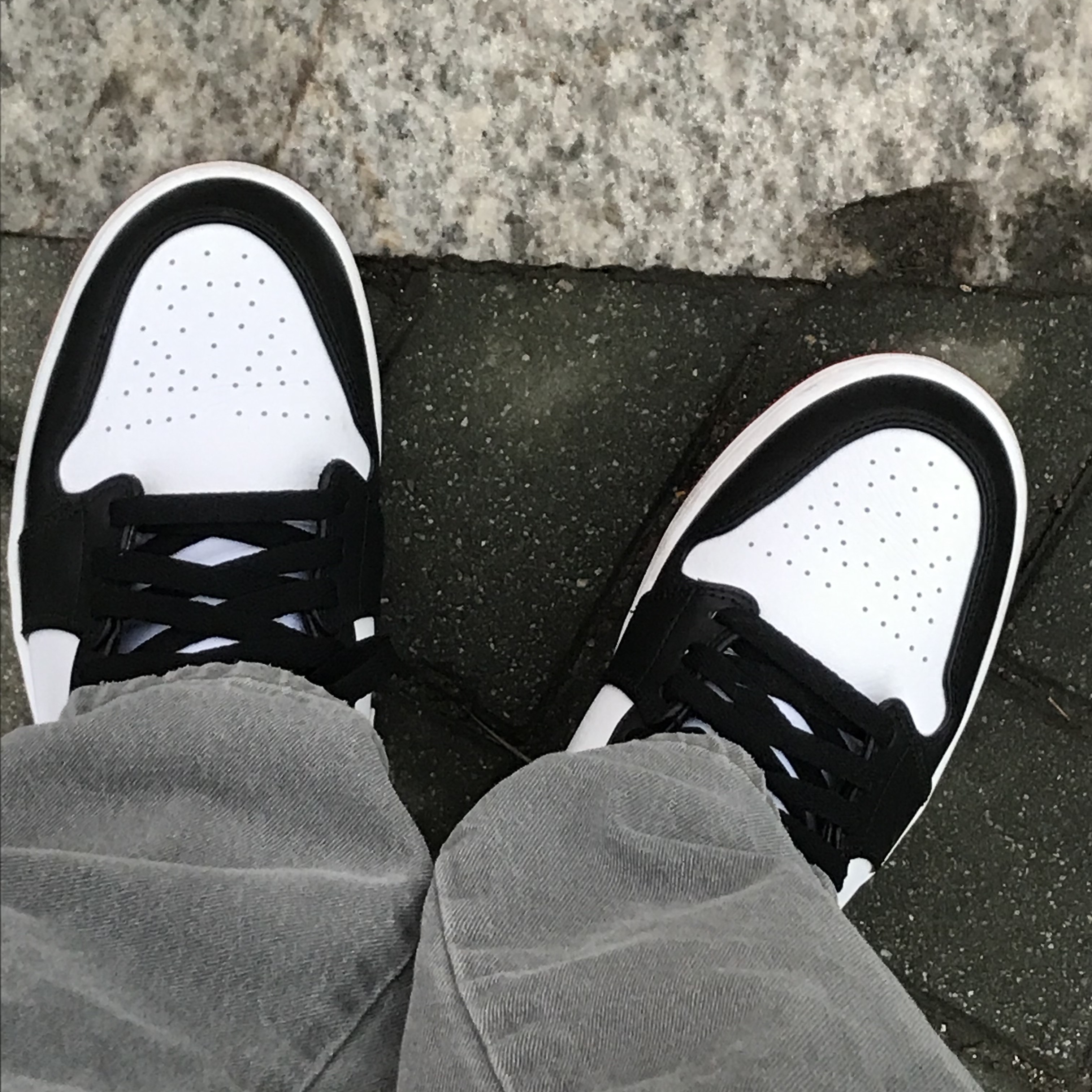 Jordan 1 Mid Gym Red Black White 착용 스타일 - 2