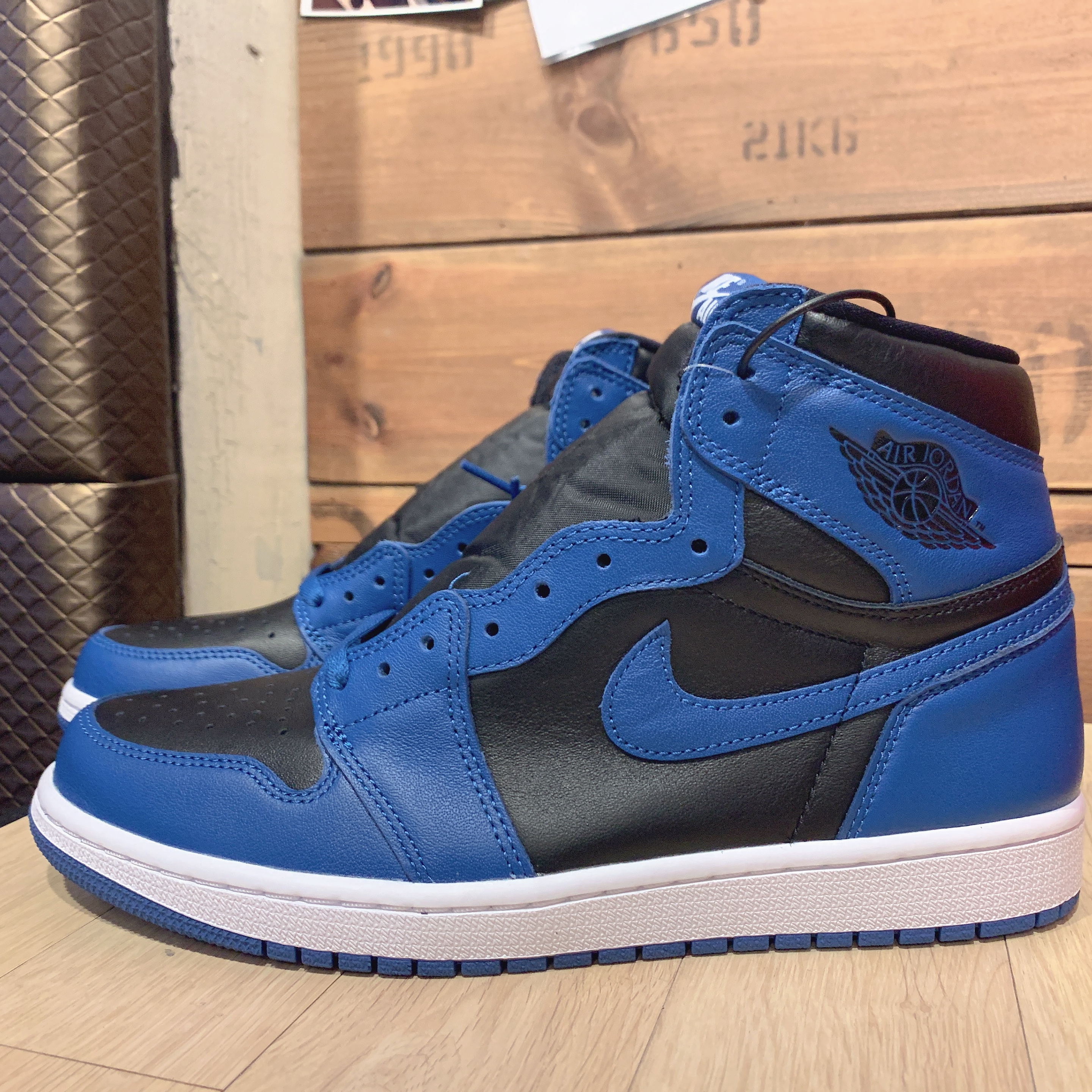 Jordan 1 Retro High OG Dark Marina Blue 착용 스타일 - 1