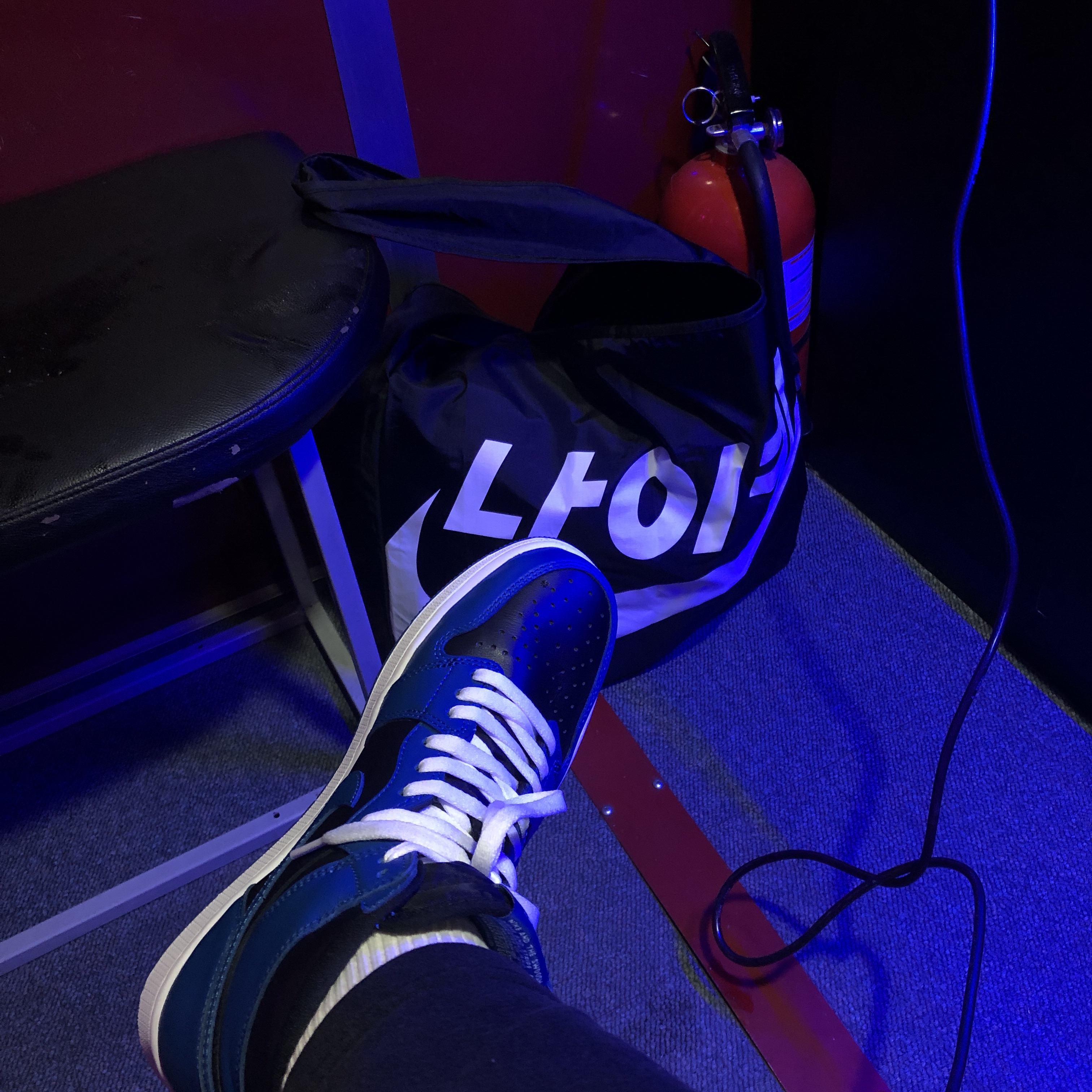 Nike Dunk Low SE Seoul (With Special Gift), Jordan 1 Retro High OG Dark Marina Blue 착용 스타일