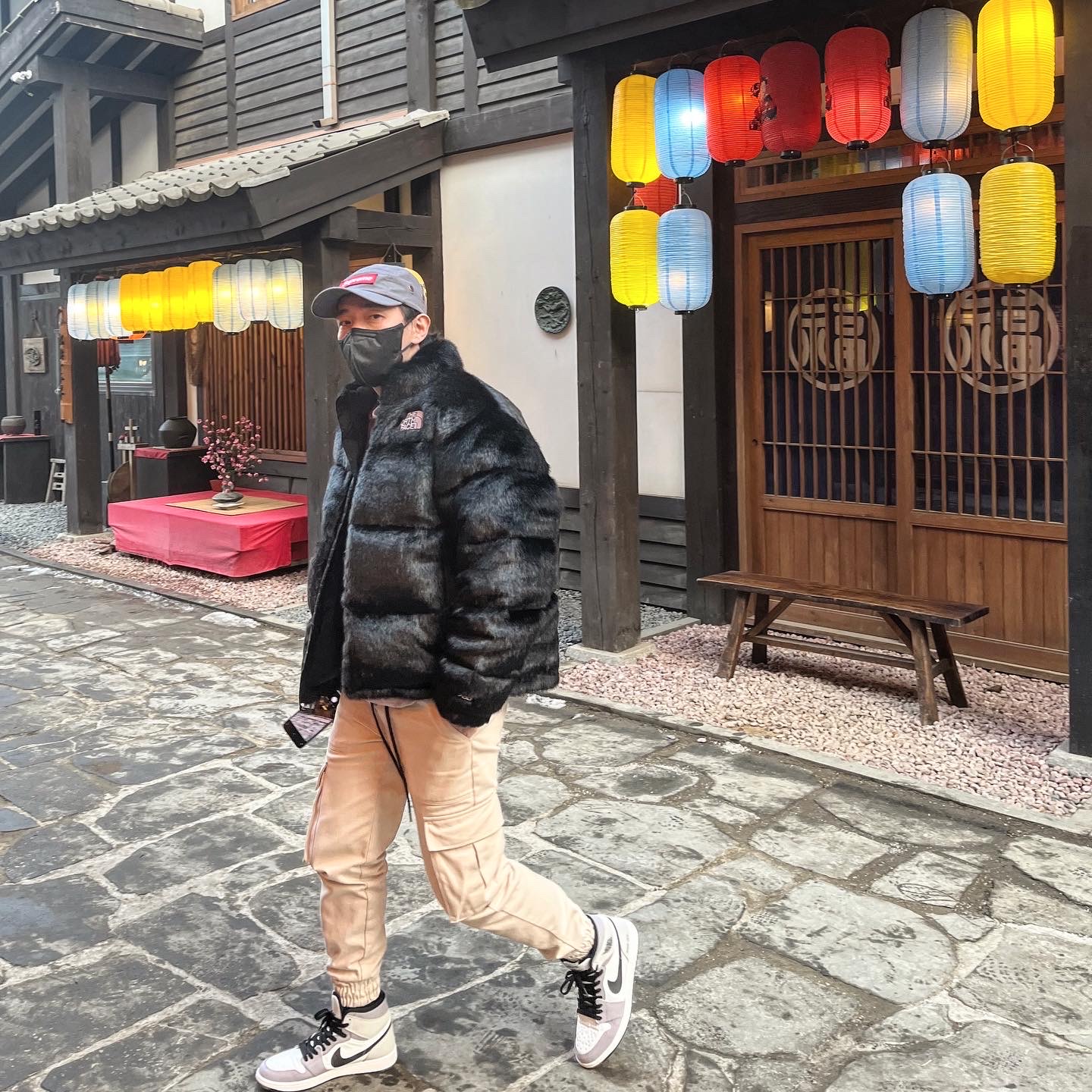 Supreme Aerial Crewneck Burgundy - 20FW, Supreme x The North Face Faux Fur Nuptse Jacket Black - 20FW 착용 스타일