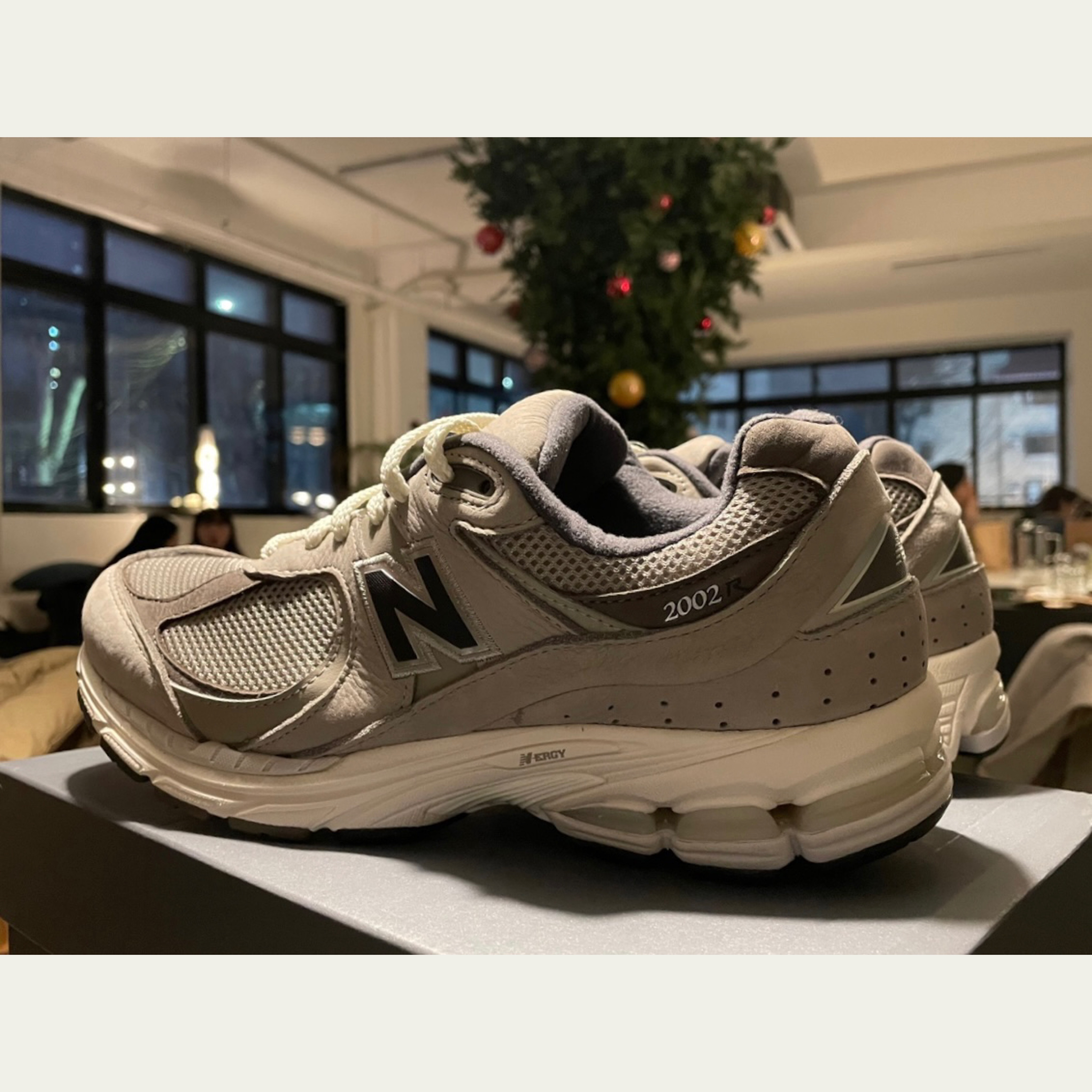 New Balance 2002 Warm Alpaca 착용 스타일