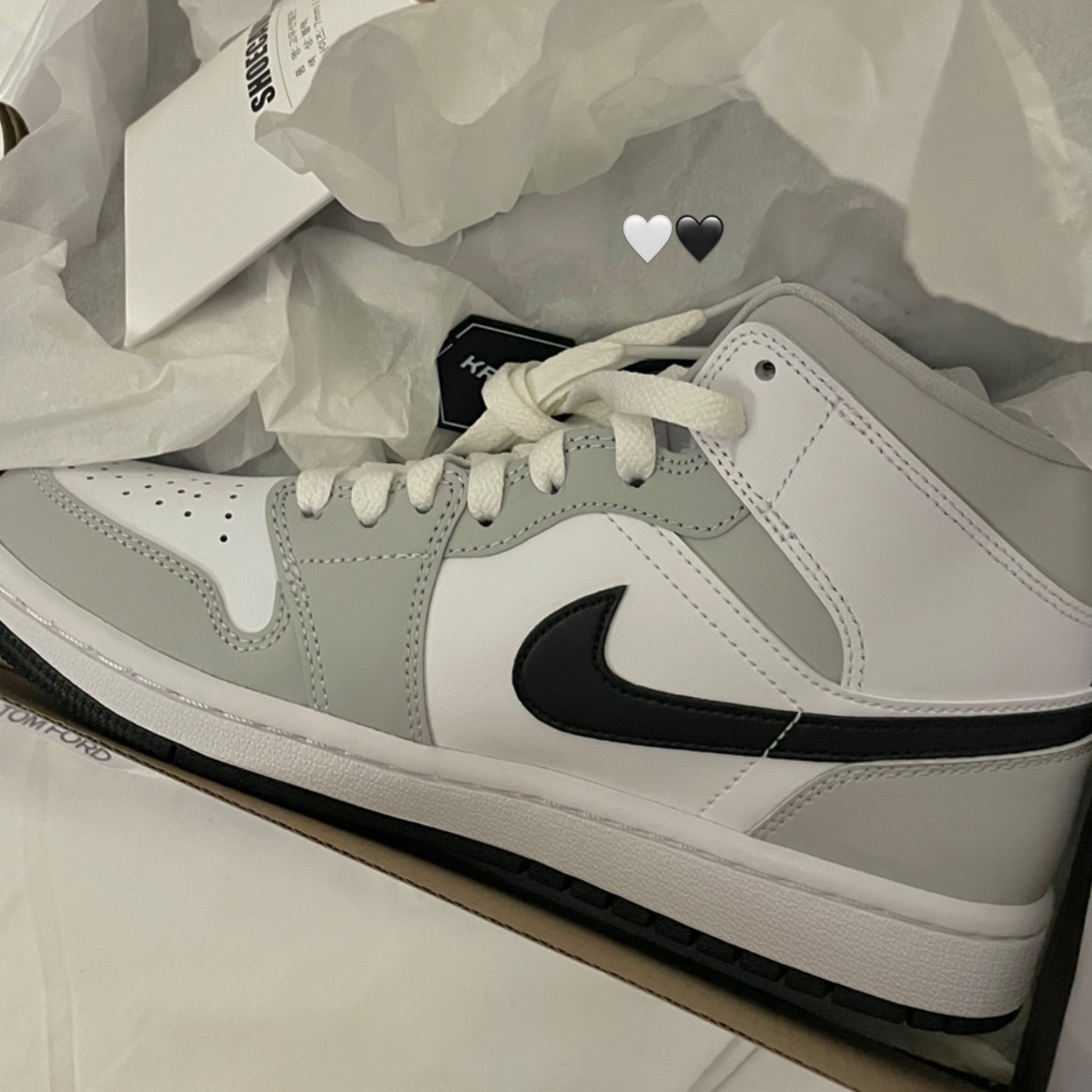 (W) Jordan 1 Mid Grey Fog 착용 스타일 - 2