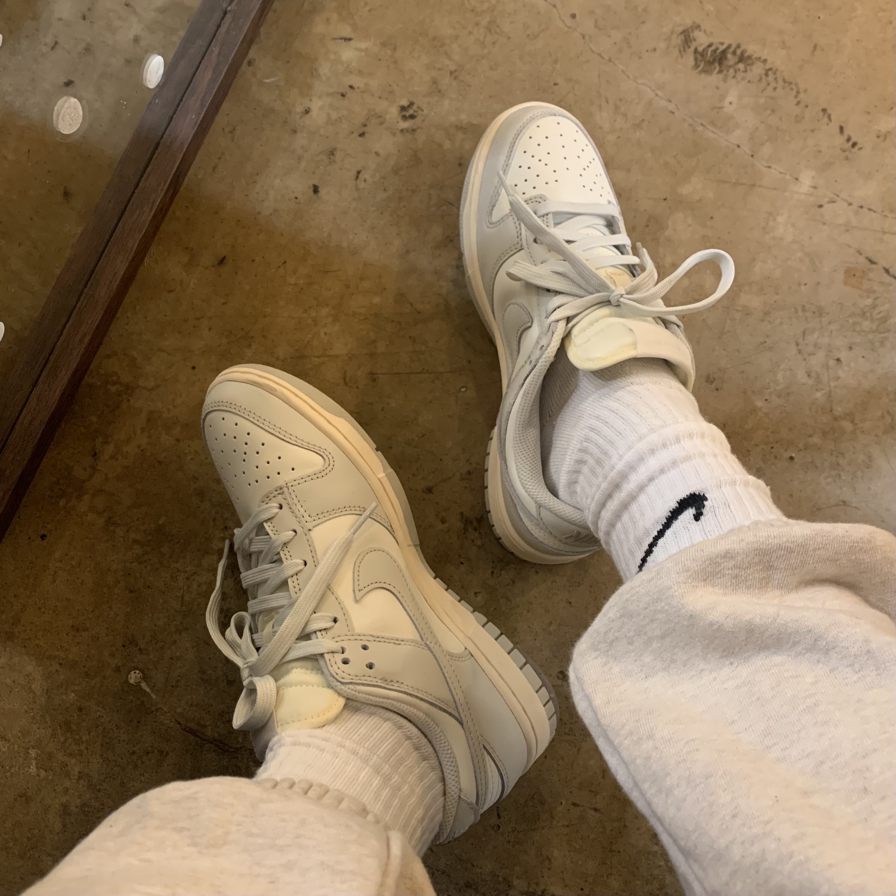 (W) Nike Dunk Low Light Bone 착용 스타일