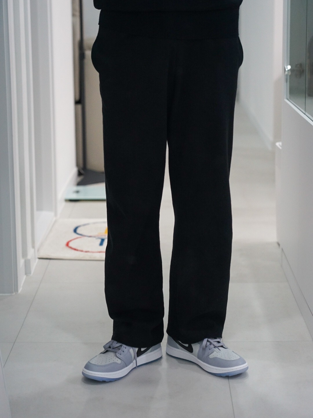 Jordan 1 Low Golf Wolf Grey 착용 스타일 - 1