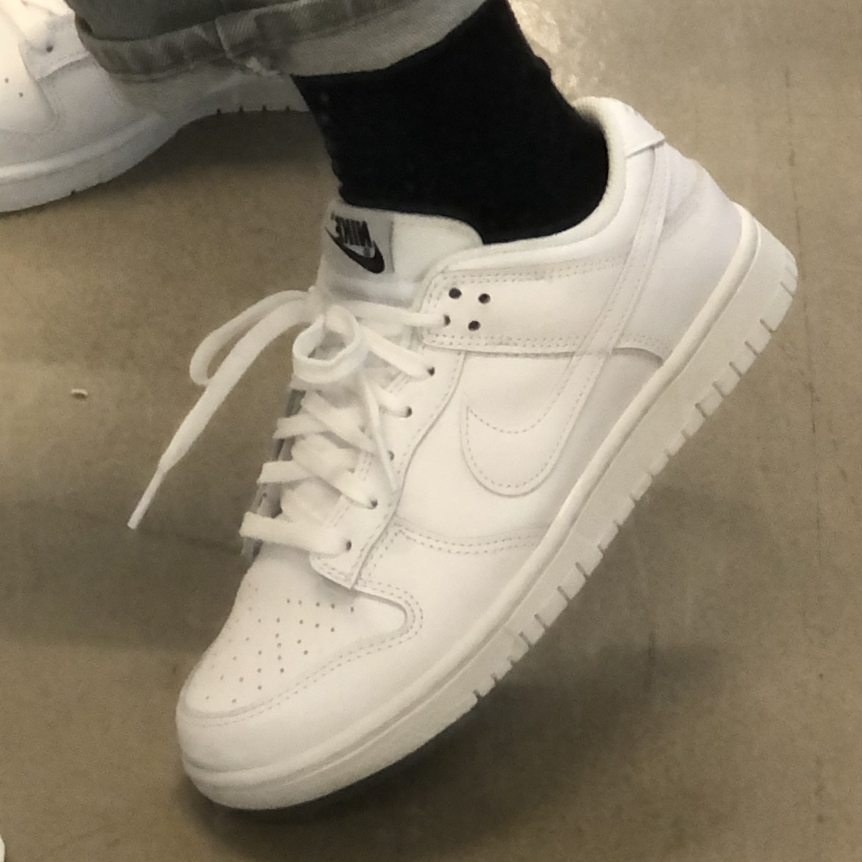(W) Nike Dunk Low Triple White 착용 스타일 - 2