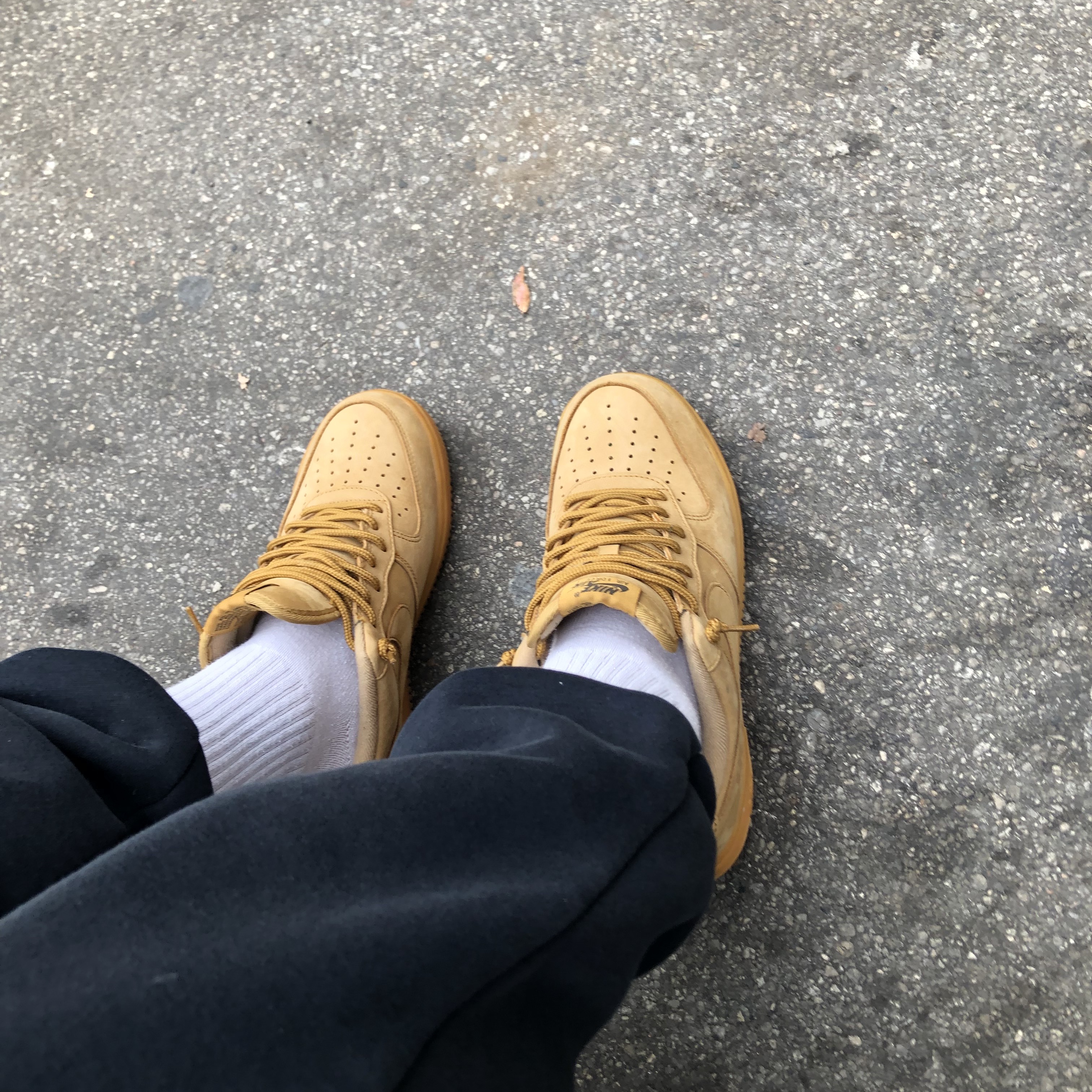 Nike Air Force 1 '07 WB Flax 착용 스타일 - 1