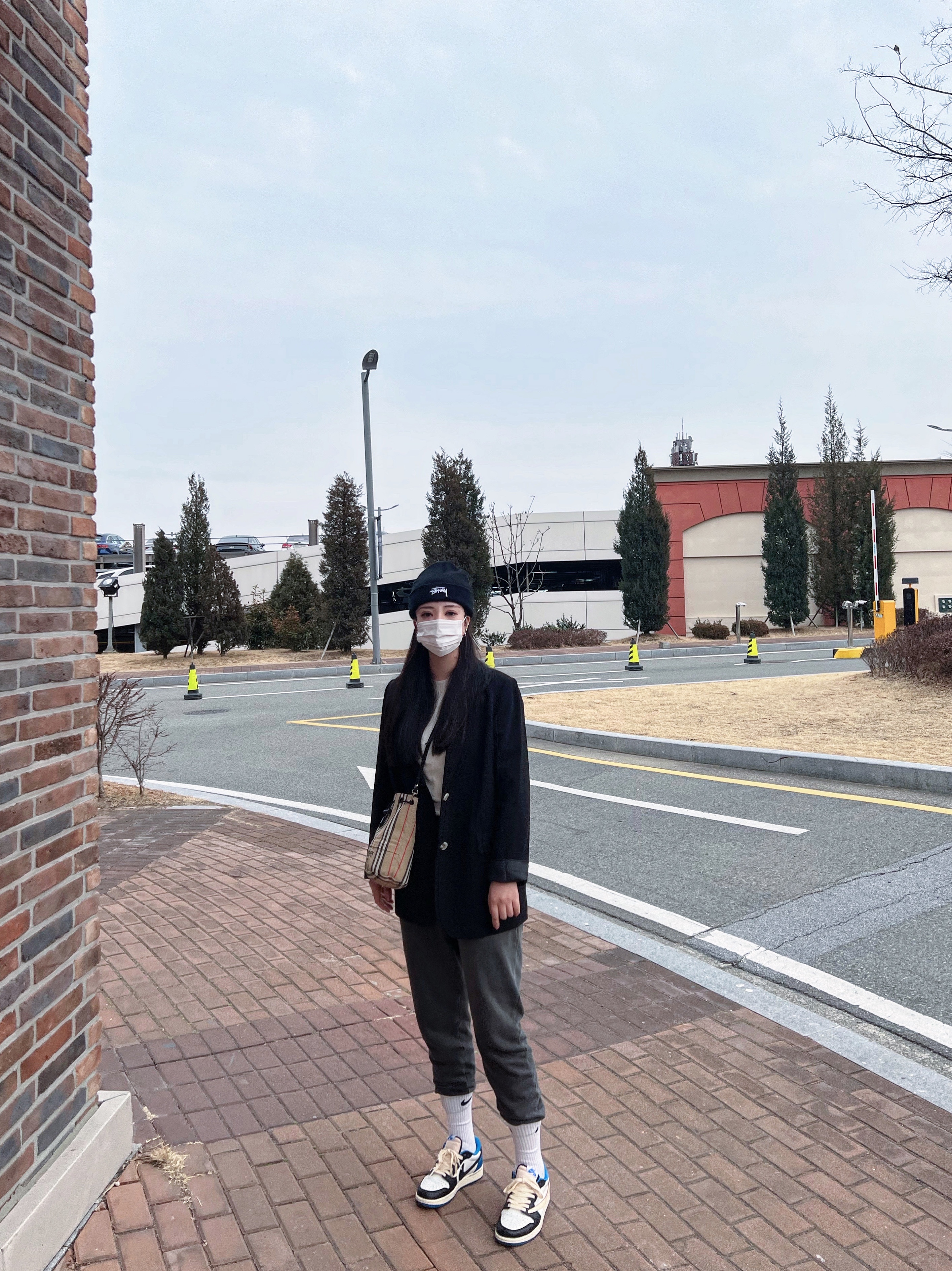 Burberry Icon Stripe Econyl Drawcord Pouch Archive Beige, Stussy Basic Cuff Beanie Black 착용 스타일